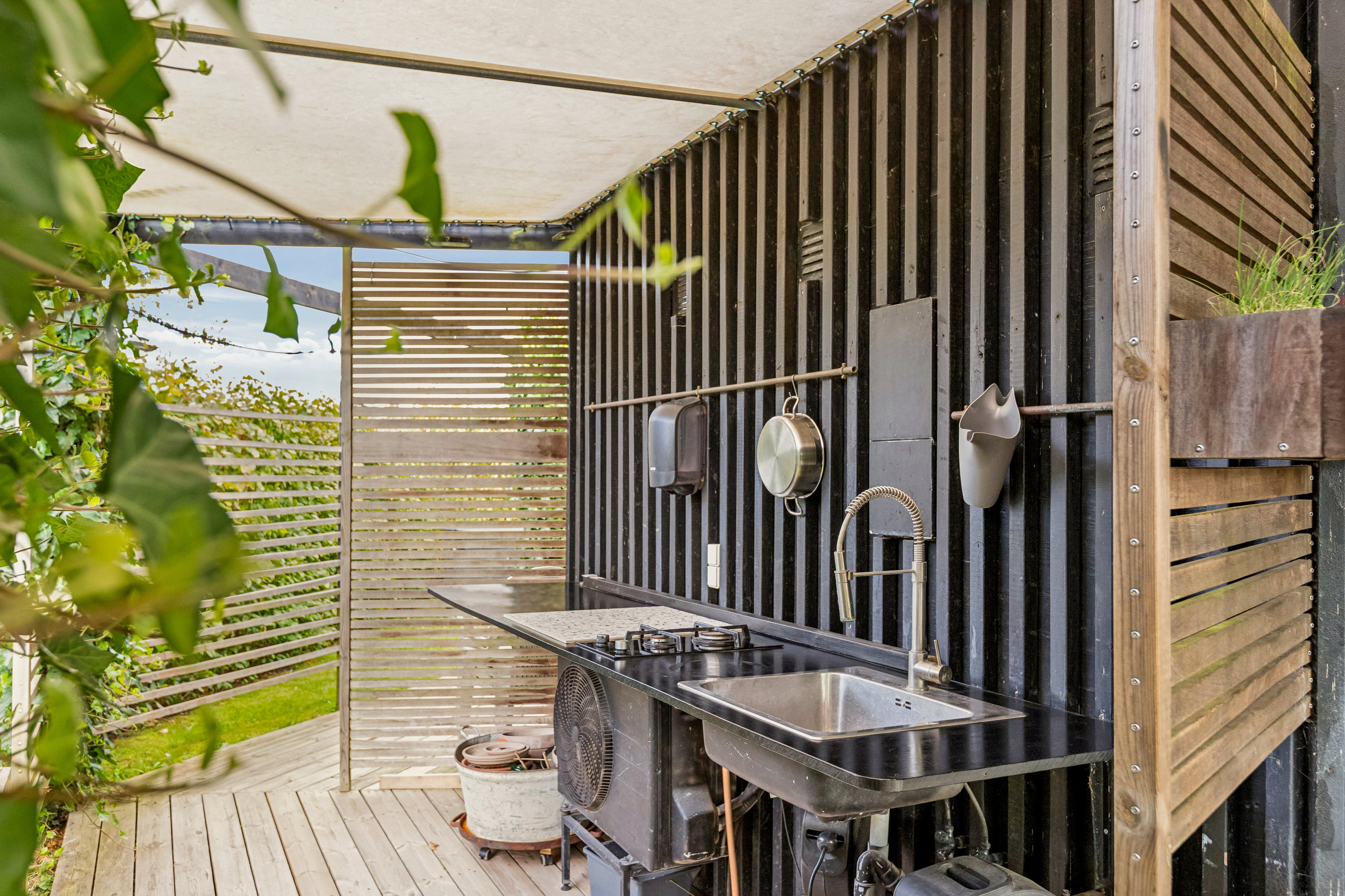 Fremhævet altan billede i fuldskærmstilstand. Billede af Hf. Bachersminde 22, 2791 Dragør