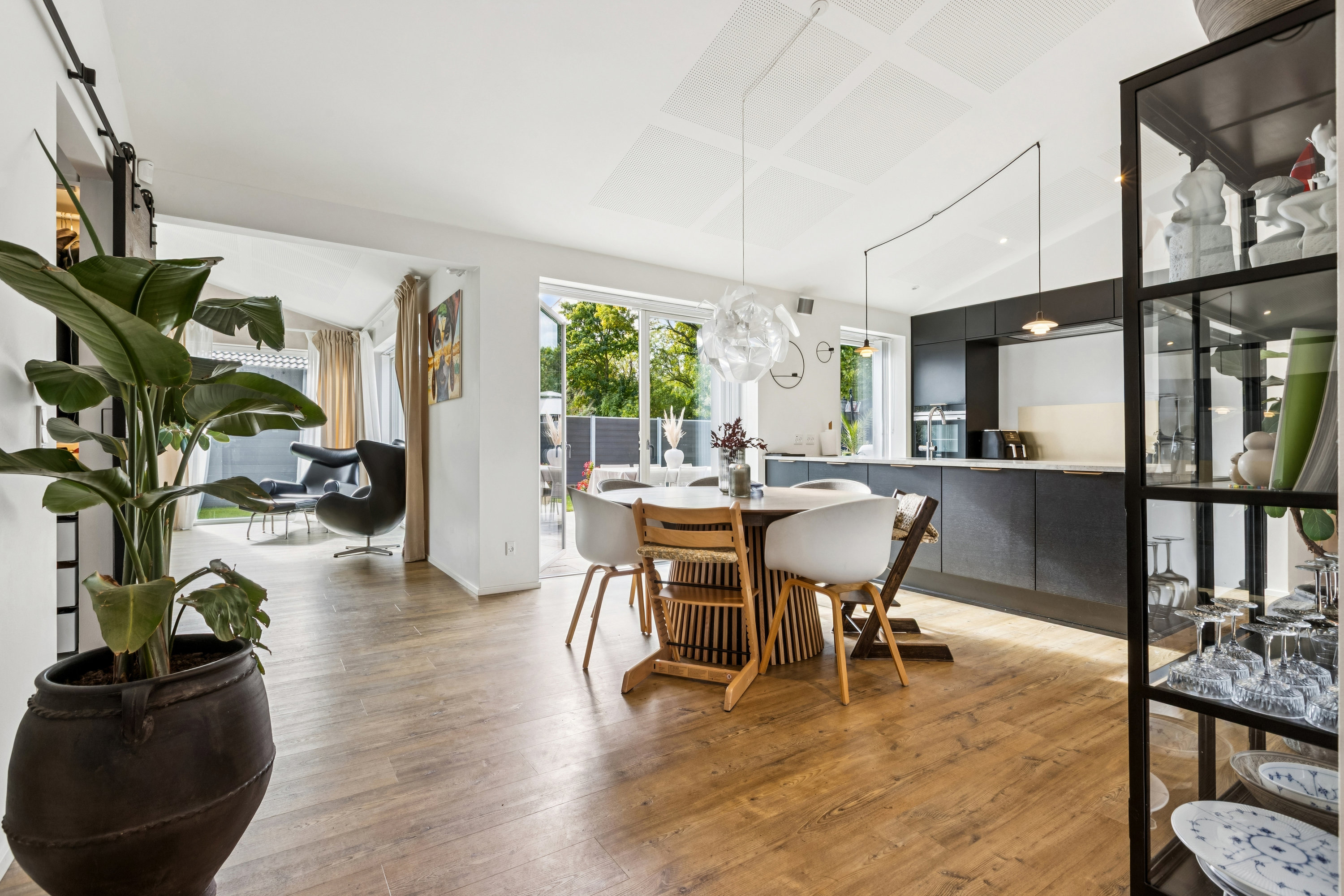 Fremhævet stue billede i fuldskærmstilstand. Billede af Gyldenvang Alle 38, 2770 Kastrup