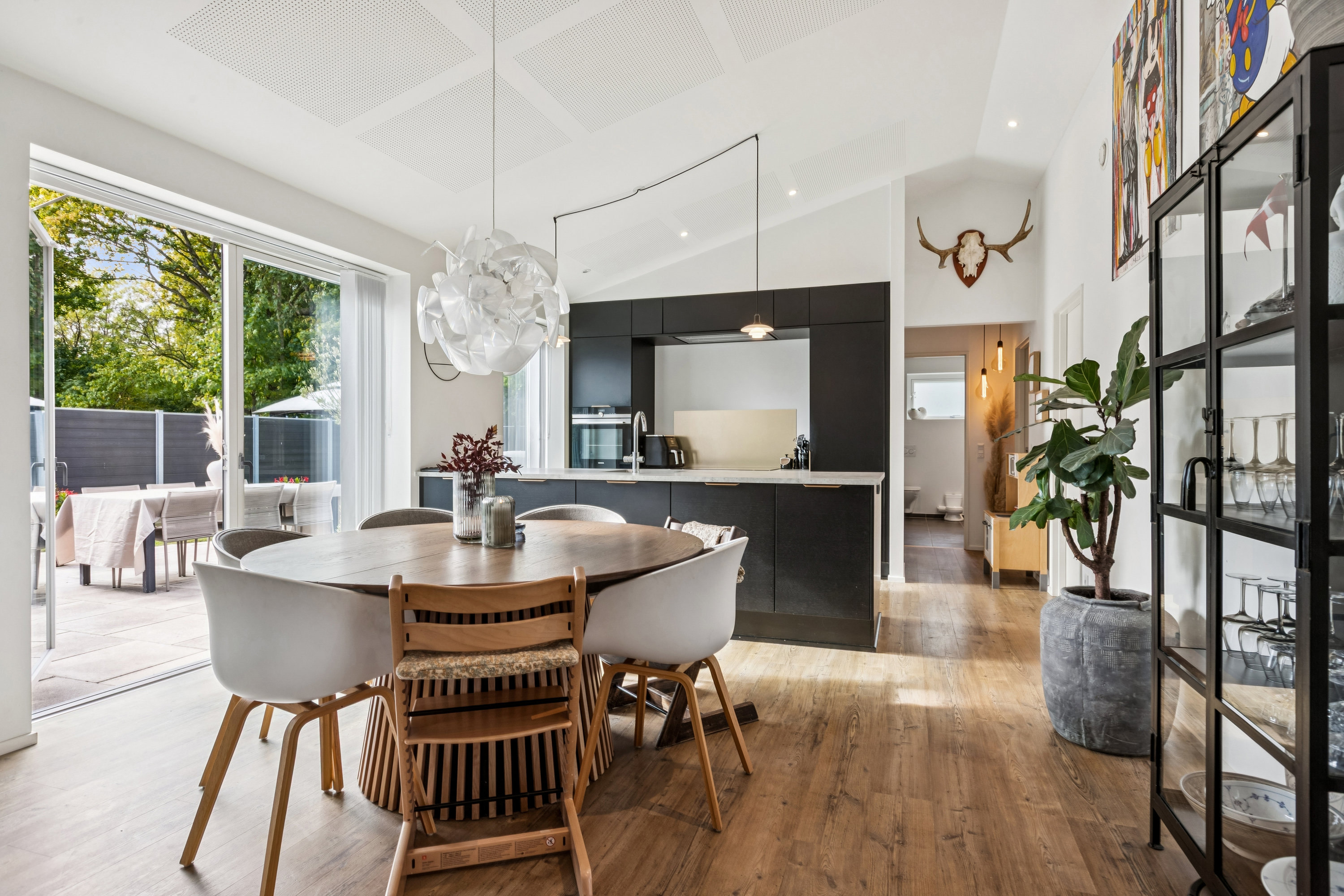 Fremhævet stue billede i fuldskærmstilstand. Billede af Gyldenvang Alle 38, 2770 Kastrup