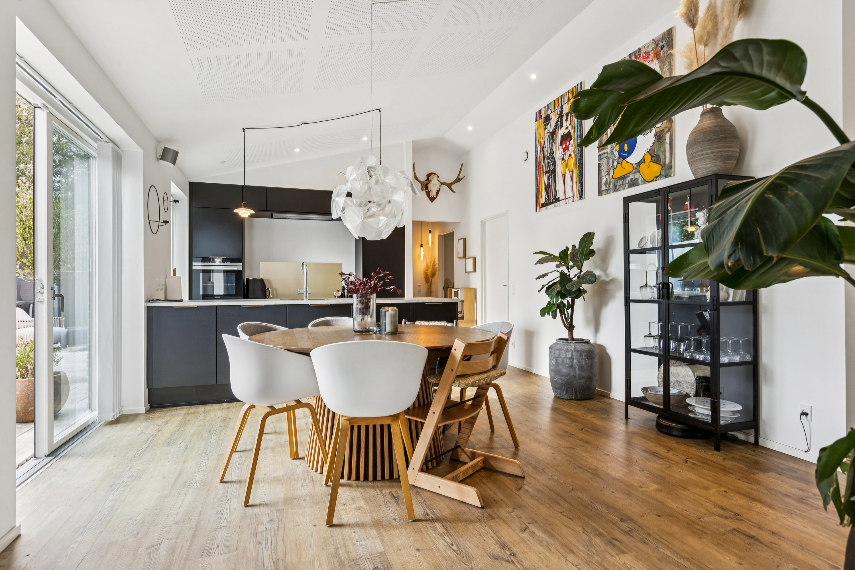 Fremhævet stue billede i fuldskærmstilstand. Billede af Gyldenvang Alle 38, 2770 Kastrup