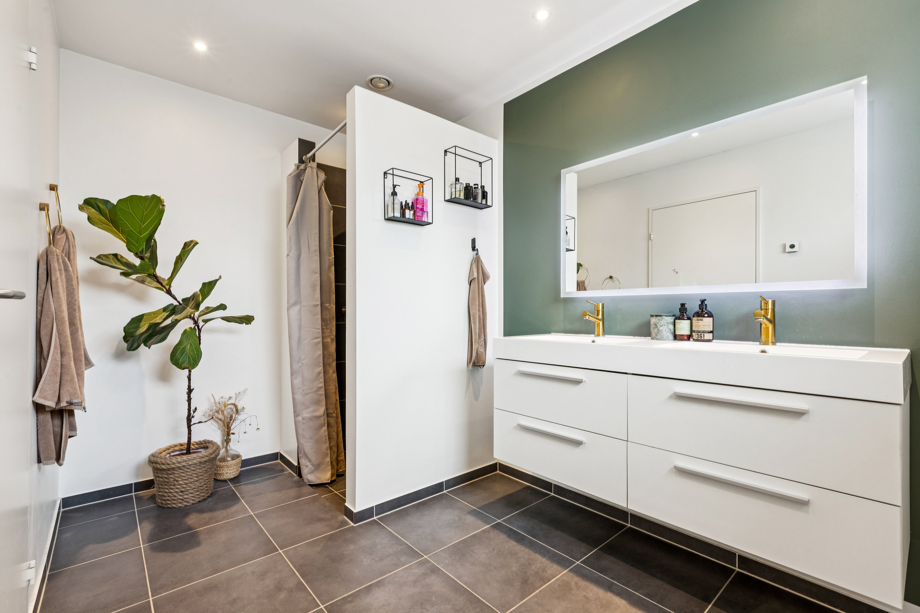 Fremhævet badeværelse billede i fuldskærmstilstand. Billede af Gyldenvang Alle 38, 2770 Kastrup