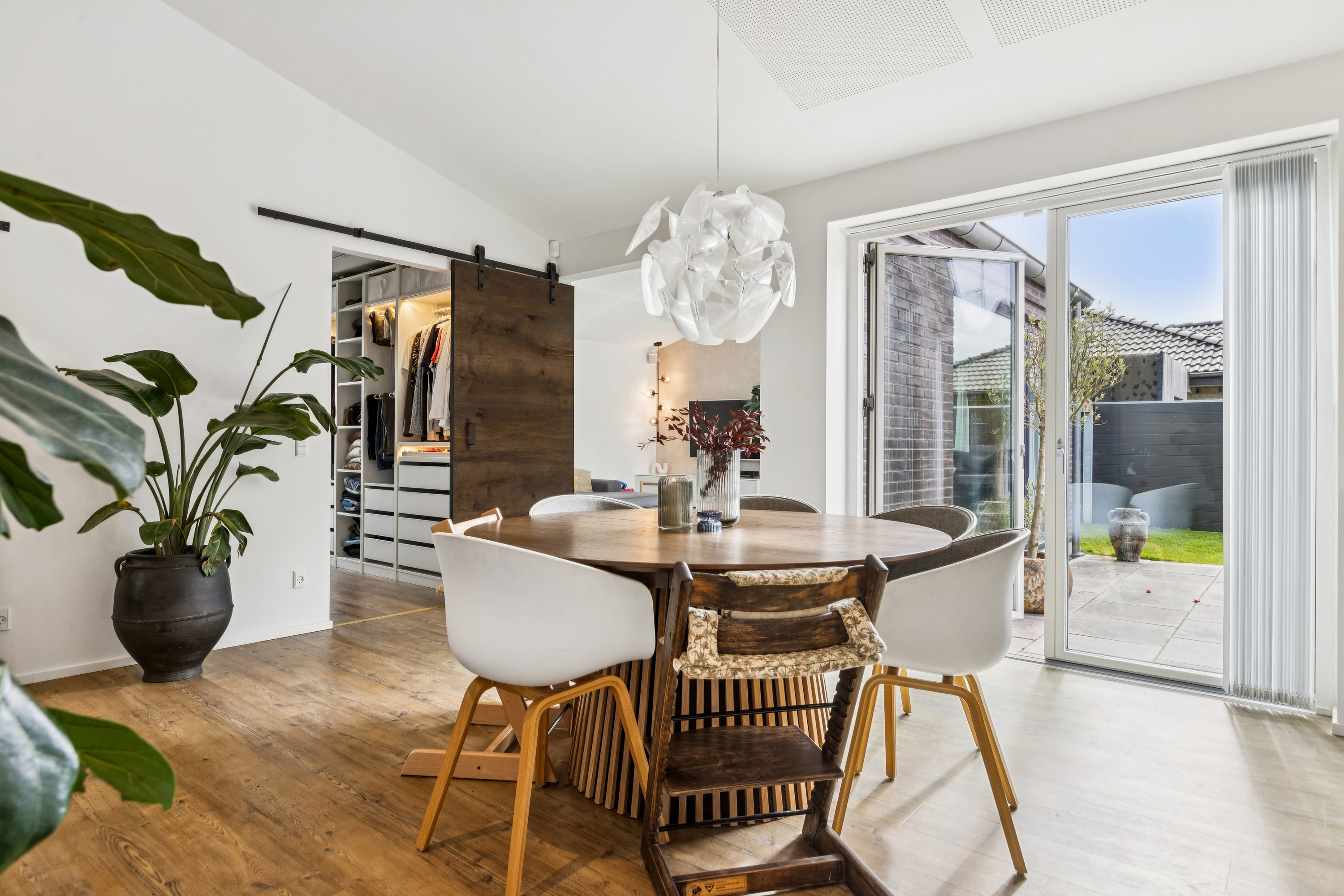 Fremhævet stue billede i fuldskærmstilstand. Billede af Gyldenvang Alle 38, 2770 Kastrup