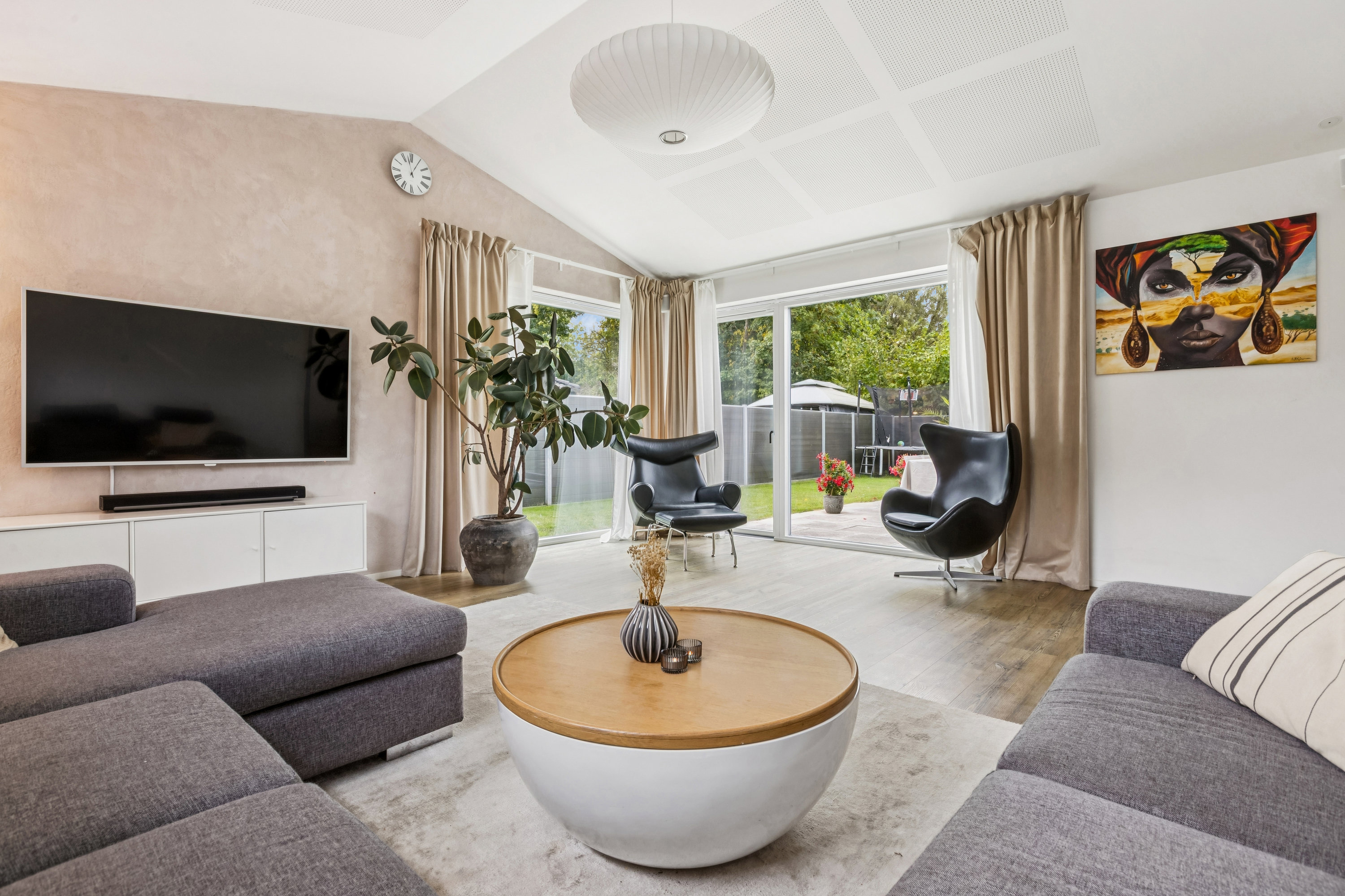 Fremhævet stue billede i fuldskærmstilstand. Billede af Gyldenvang Alle 38, 2770 Kastrup