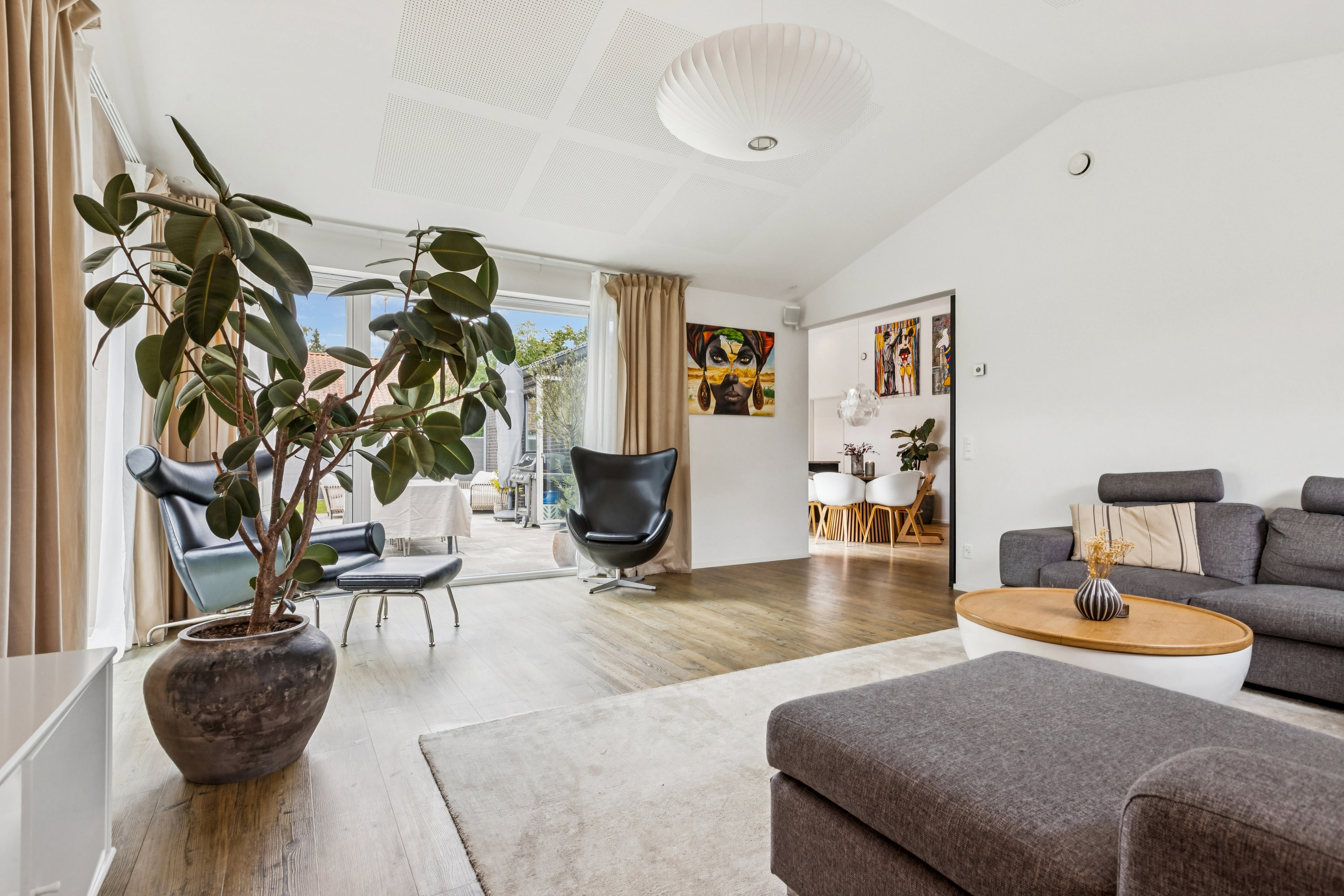 Fremhævet stue billede i fuldskærmstilstand. Billede af Gyldenvang Alle 38, 2770 Kastrup