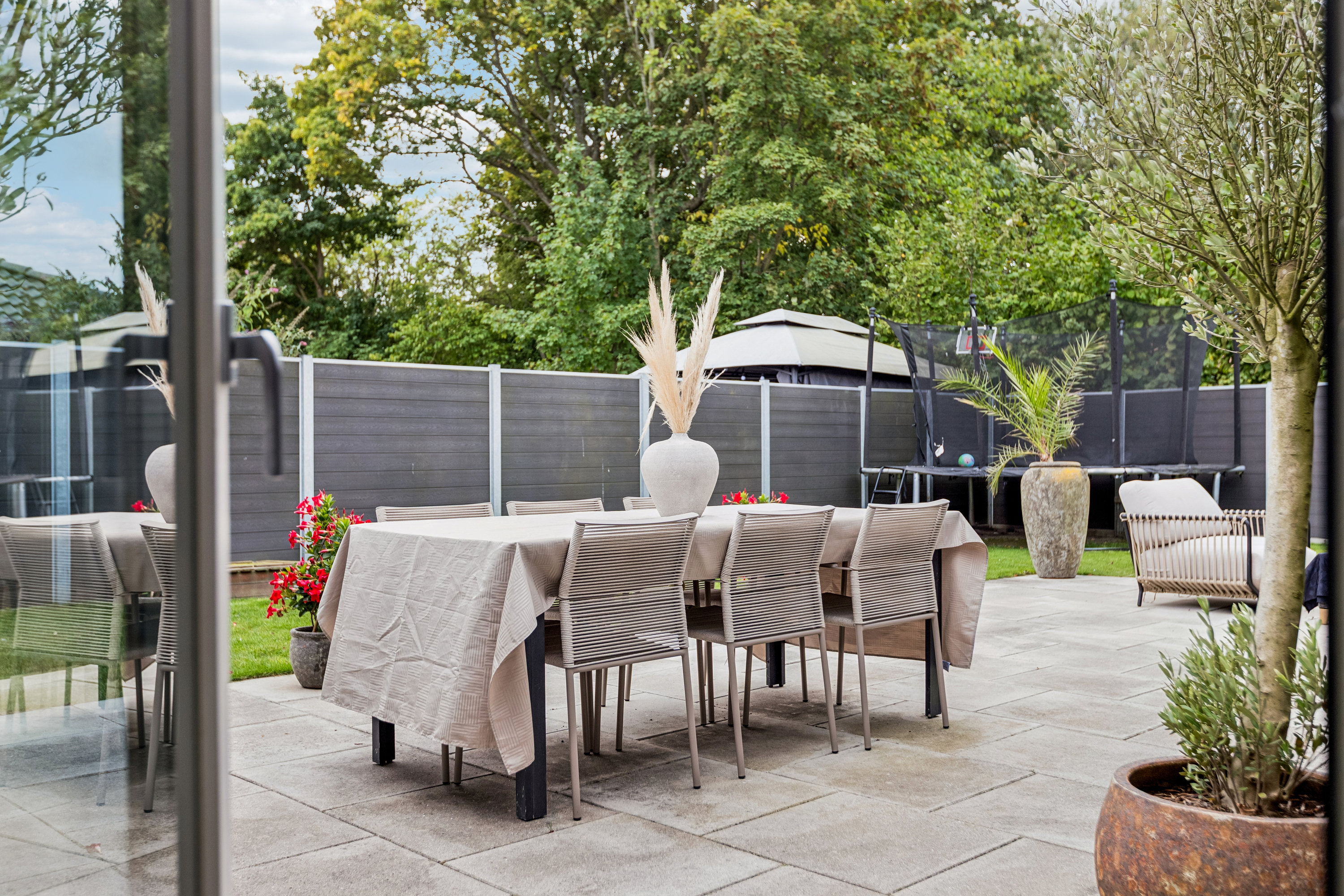 Fremhævet terrasse billede i fuldskærmstilstand. Billede af Gyldenvang Alle 38, 2770 Kastrup