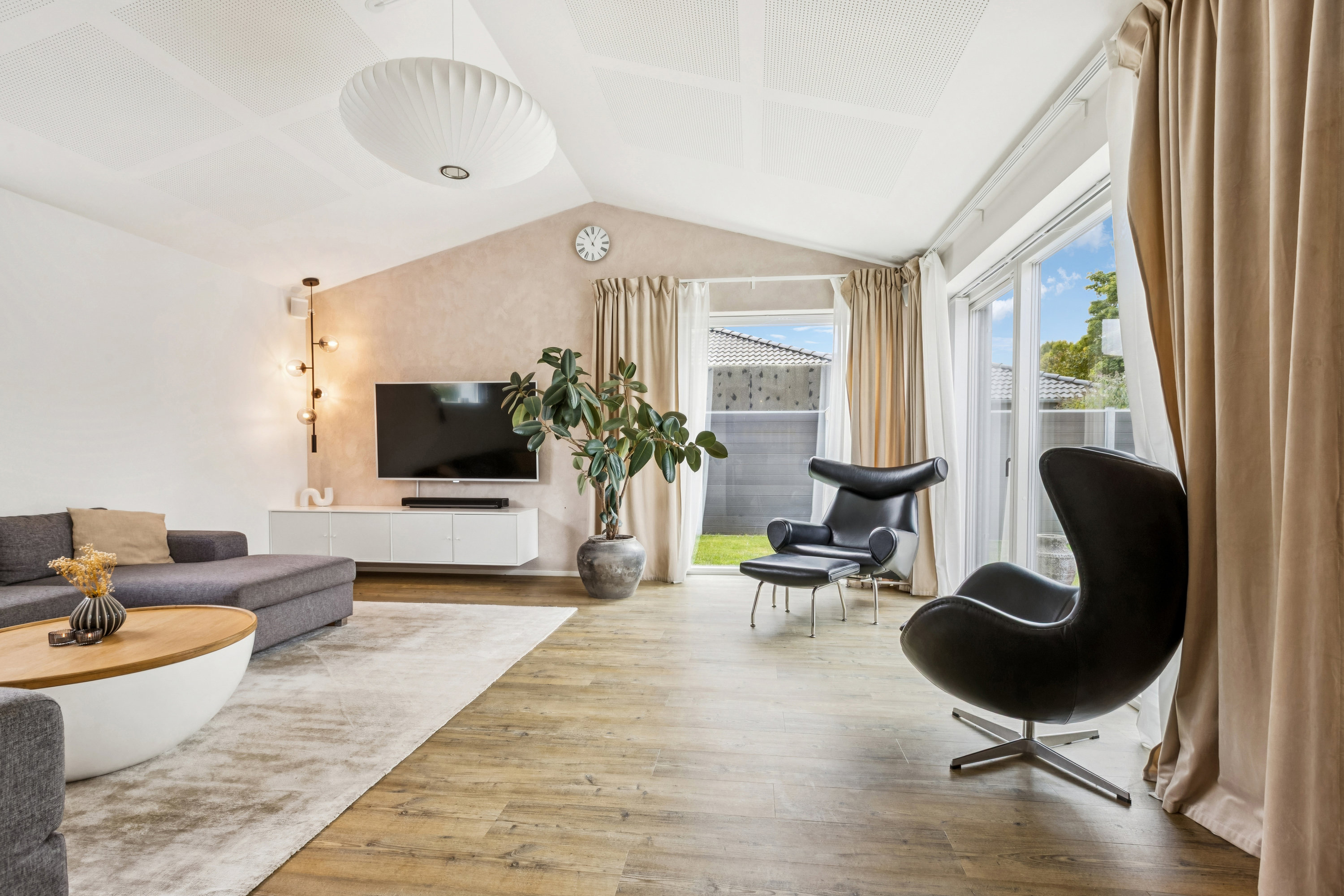 Fremhævet stue billede i fuldskærmstilstand. Billede af Gyldenvang Alle 38, 2770 Kastrup