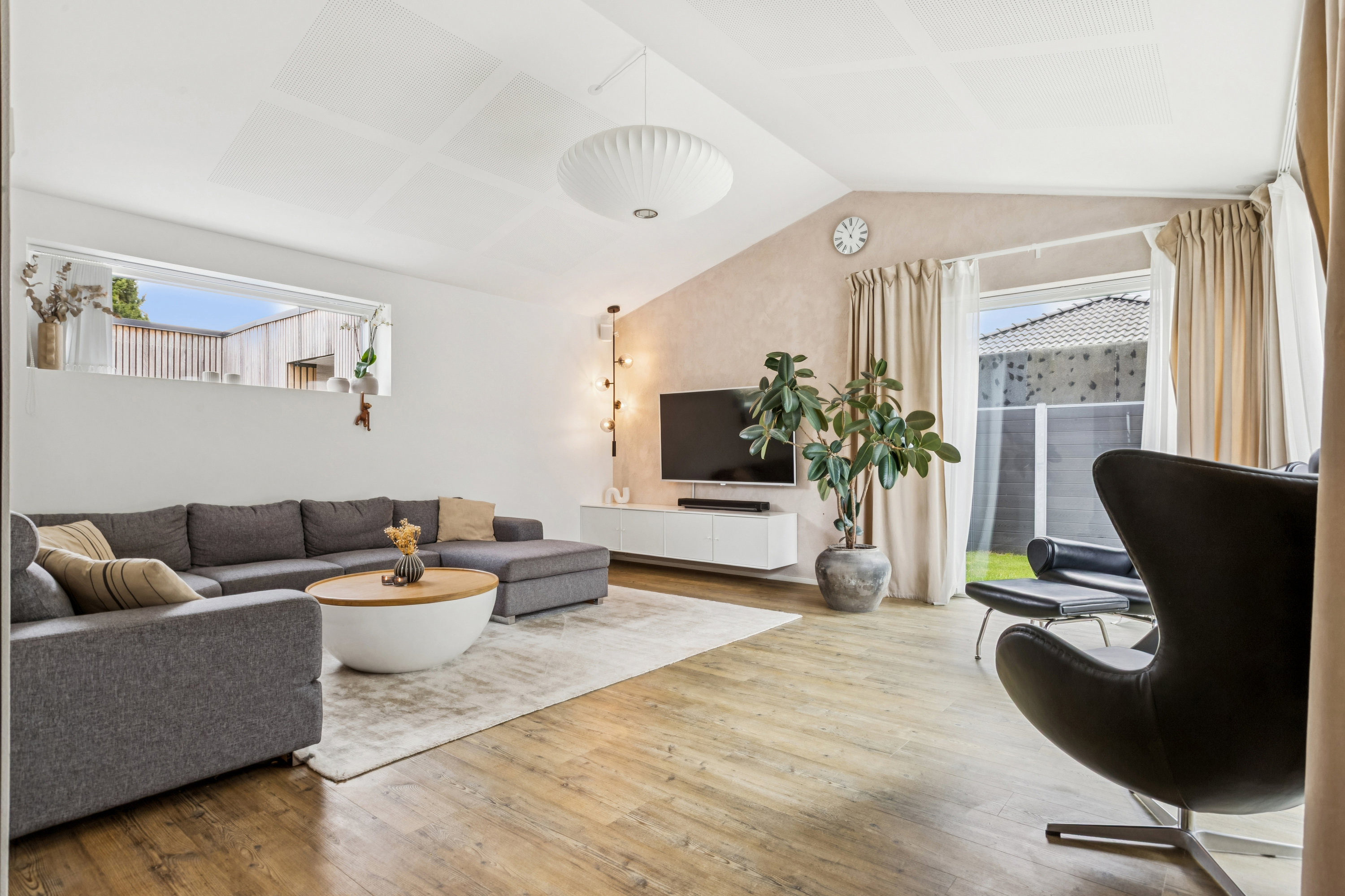 Fremhævet stue billede i fuldskærmstilstand. Billede af Gyldenvang Alle 38, 2770 Kastrup