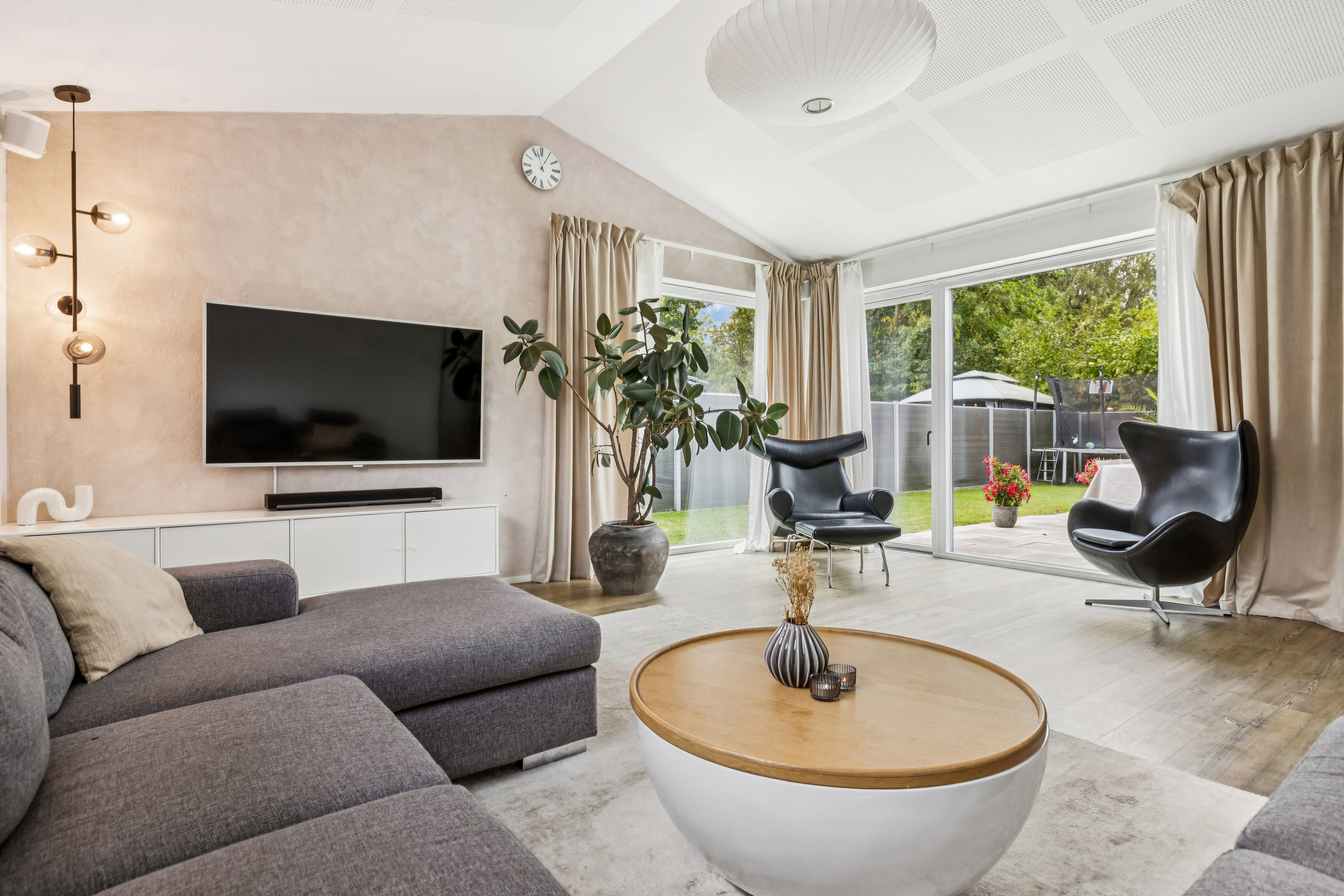 Fremhævet stue billede i fuldskærmstilstand. Billede af Gyldenvang Alle 38, 2770 Kastrup