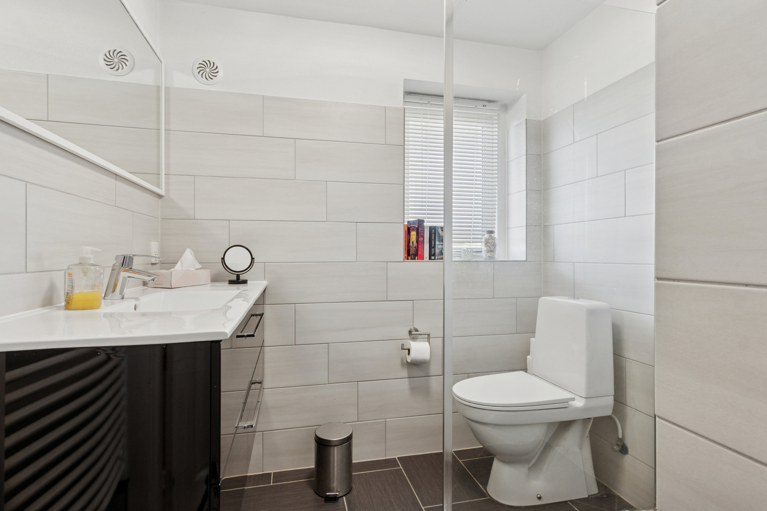 Fremhævet badeværelse billede i fuldskærmstilstand. Billede af Krovej 23, Klitmøller, 7700 Thisted