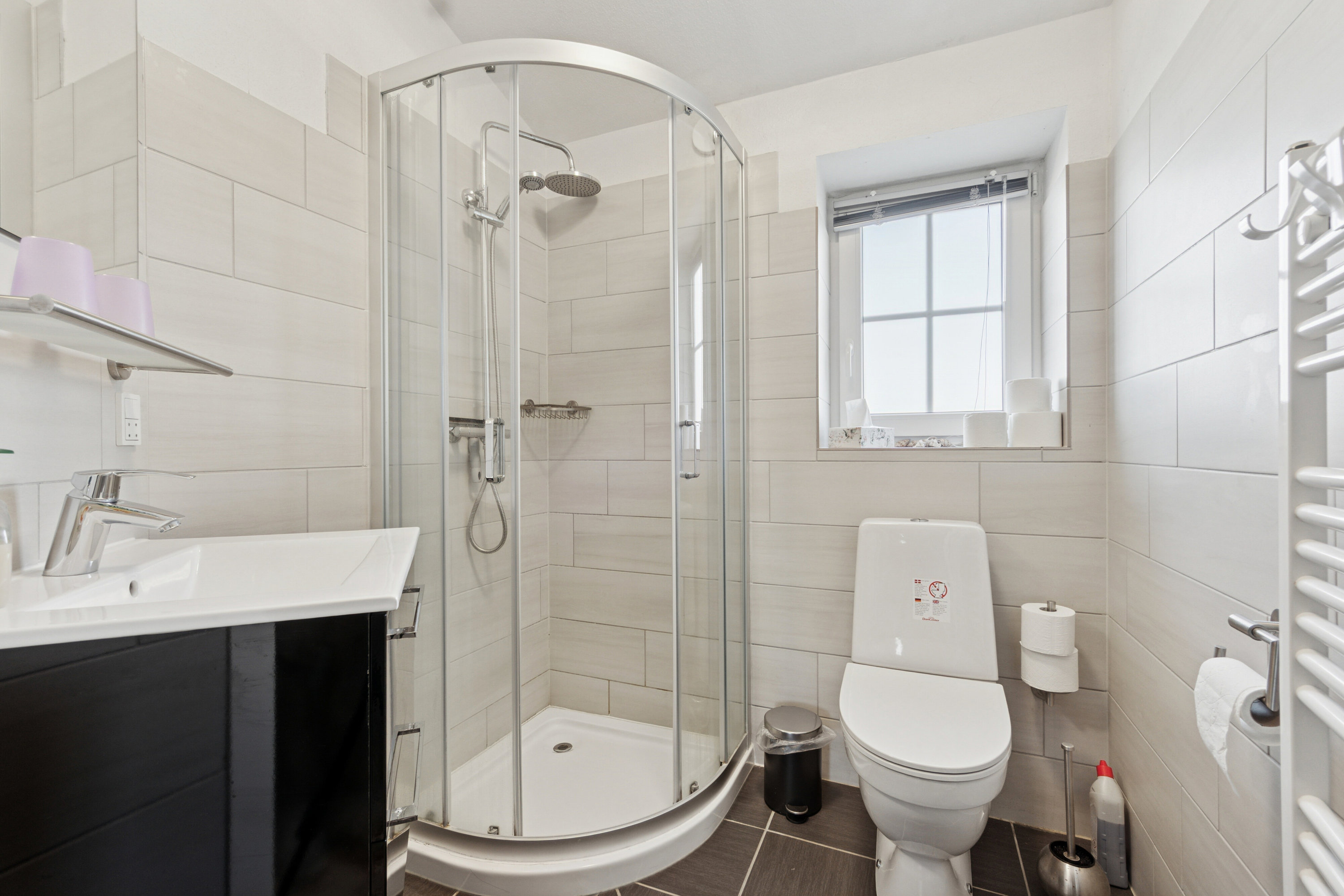 Fremhævet badeværelse billede i fuldskærmstilstand. Billede af Krovej 23, Klitmøller, 7700 Thisted