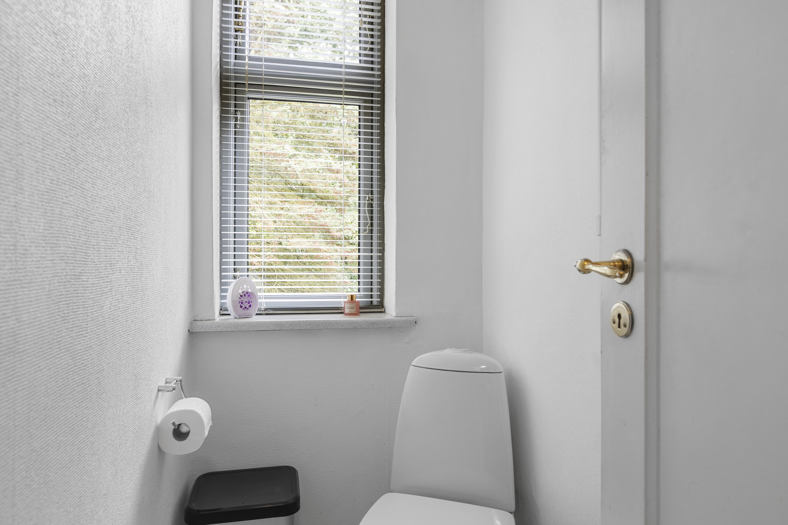 Fremhævet toilet billede i fuldskærmstilstand. Billede af Tårnborgvej 37, 4220 Korsør