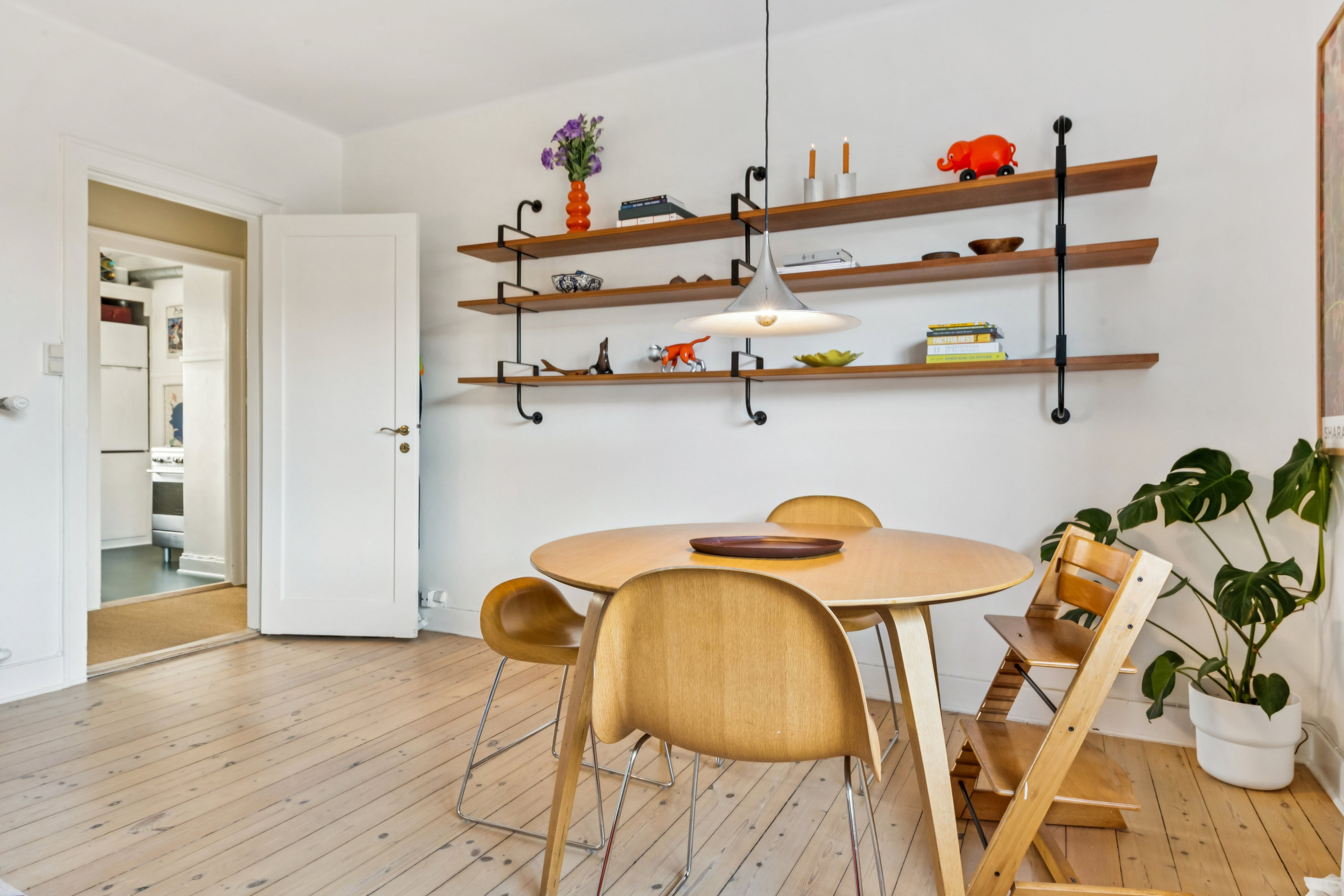 Fremhævet værelse billede i fuldskærmstilstand. Billede af Hollandsvej 15, 1. tv., 2800 Kongens Lyngby