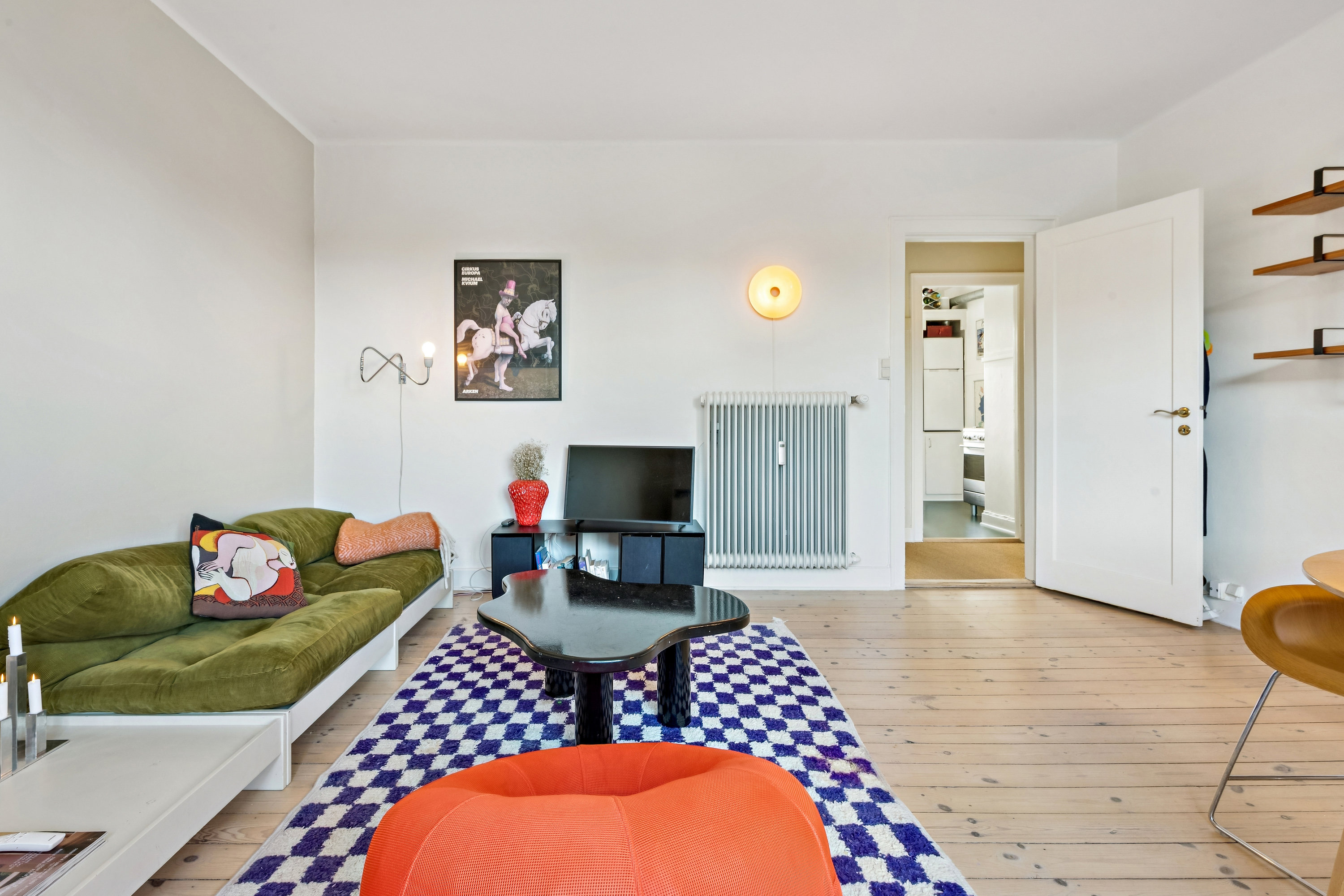 Fremhævet stue billede i fuldskærmstilstand. Billede af Hollandsvej 15, 1. tv., 2800 Kongens Lyngby