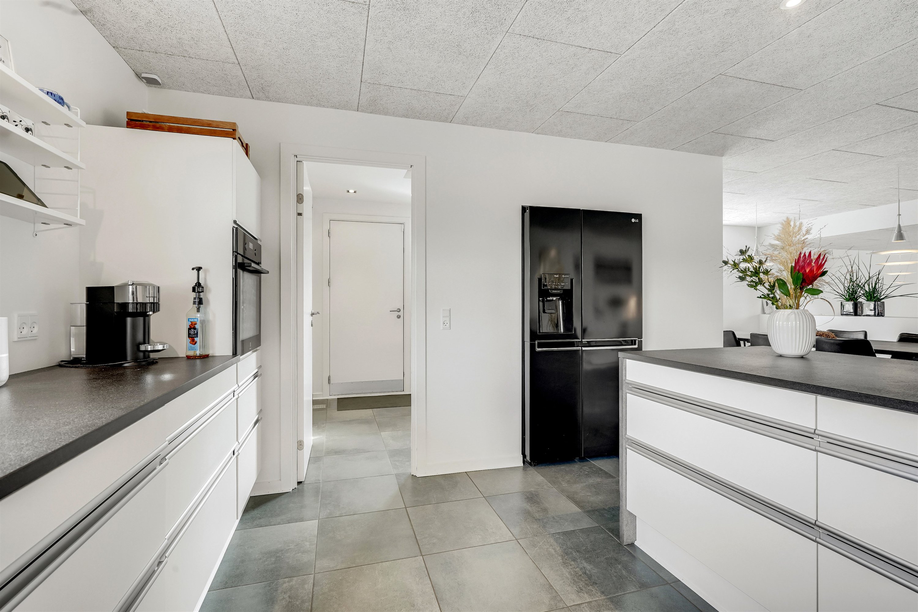 Fremhævet køkken billede i fuldskærmstilstand. Billede af Bjørnevej 8, 6715 Esbjerg N