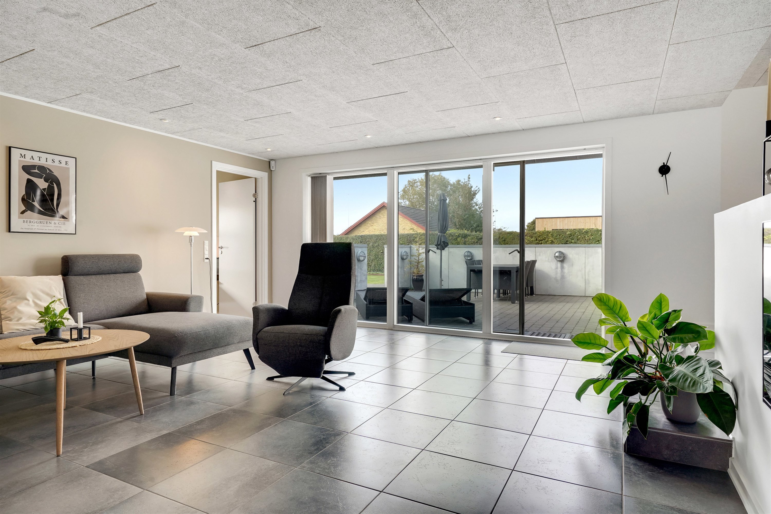 Fremhævet stue billede i fuldskærmstilstand. Billede af Bjørnevej 8, 6715 Esbjerg N