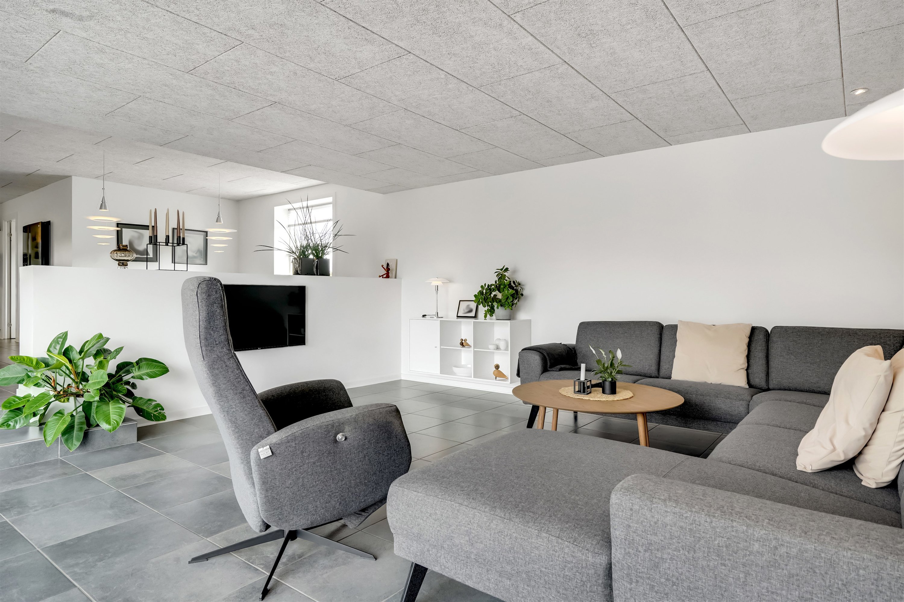 Fremhævet stue billede i fuldskærmstilstand. Billede af Bjørnevej 8, 6715 Esbjerg N