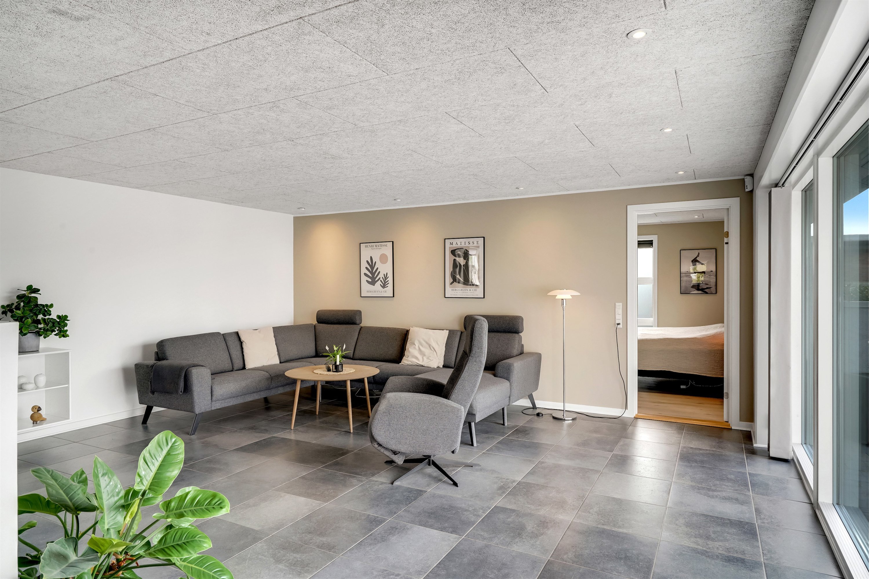 Fremhævet stue billede i fuldskærmstilstand. Billede af Bjørnevej 8, 6715 Esbjerg N