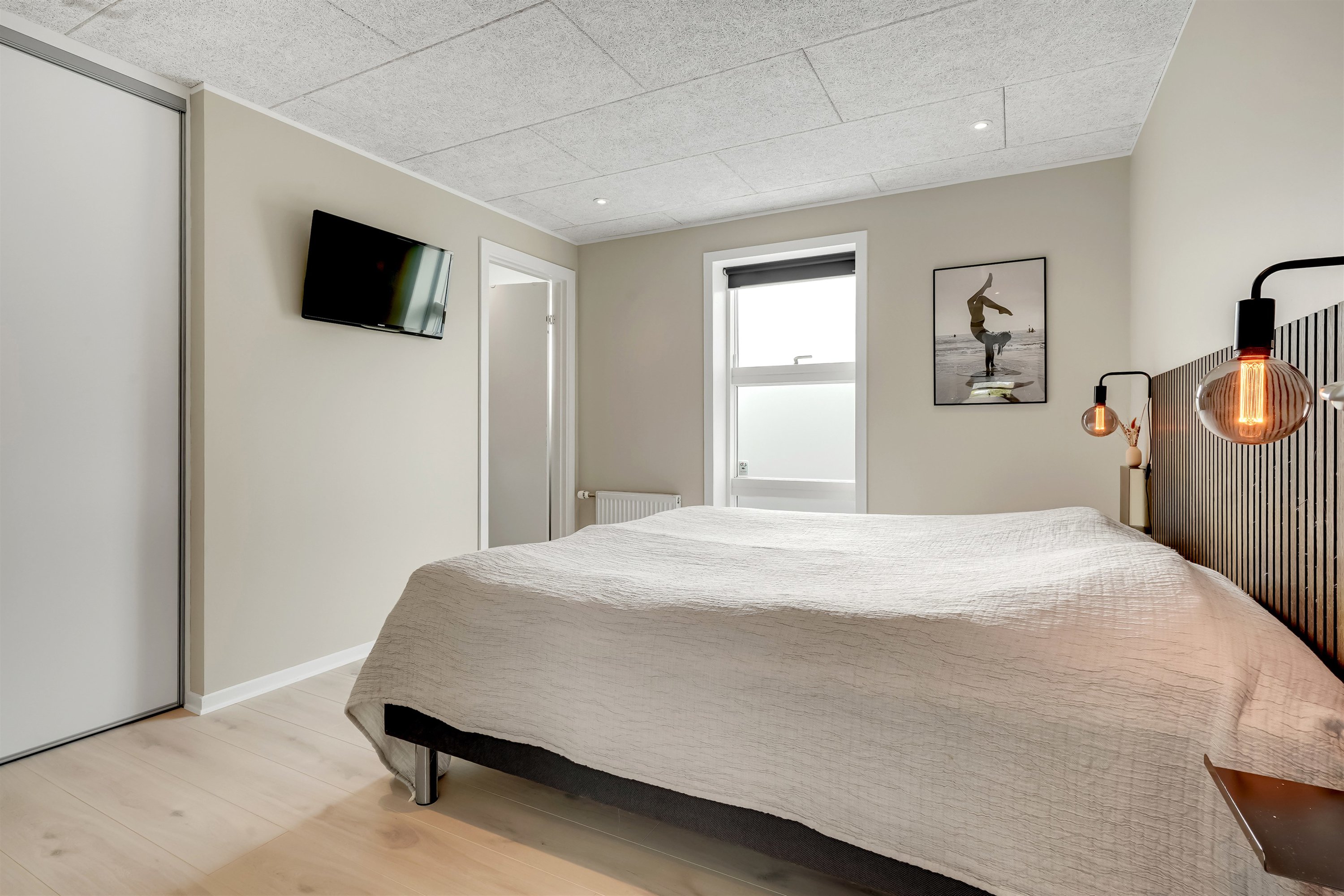 Fremhævet soveværelse billede i fuldskærmstilstand. Billede af Bjørnevej 8, 6715 Esbjerg N