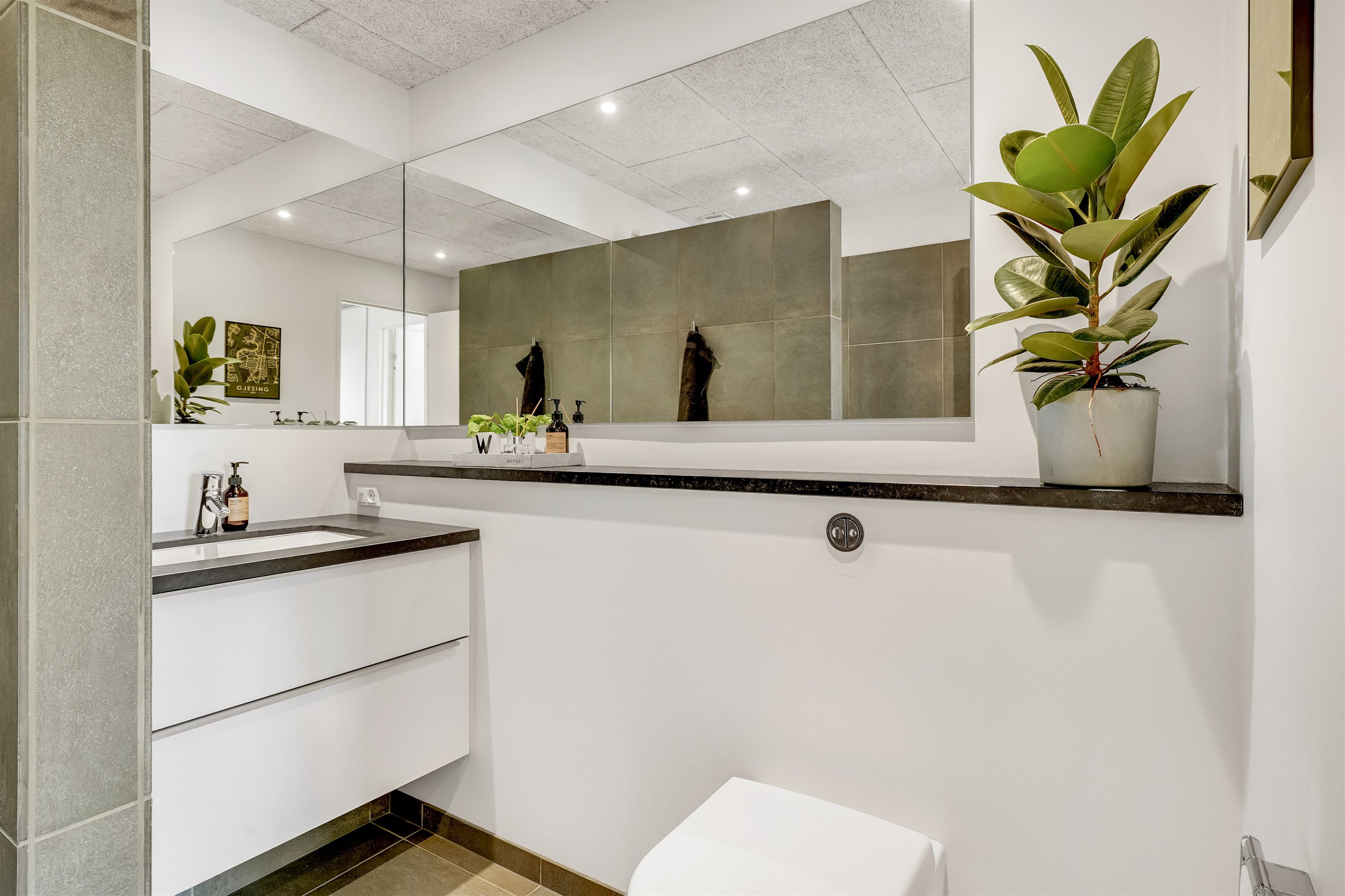 Fremhævet badeværelse billede i fuldskærmstilstand. Billede af Bjørnevej 8, 6715 Esbjerg N