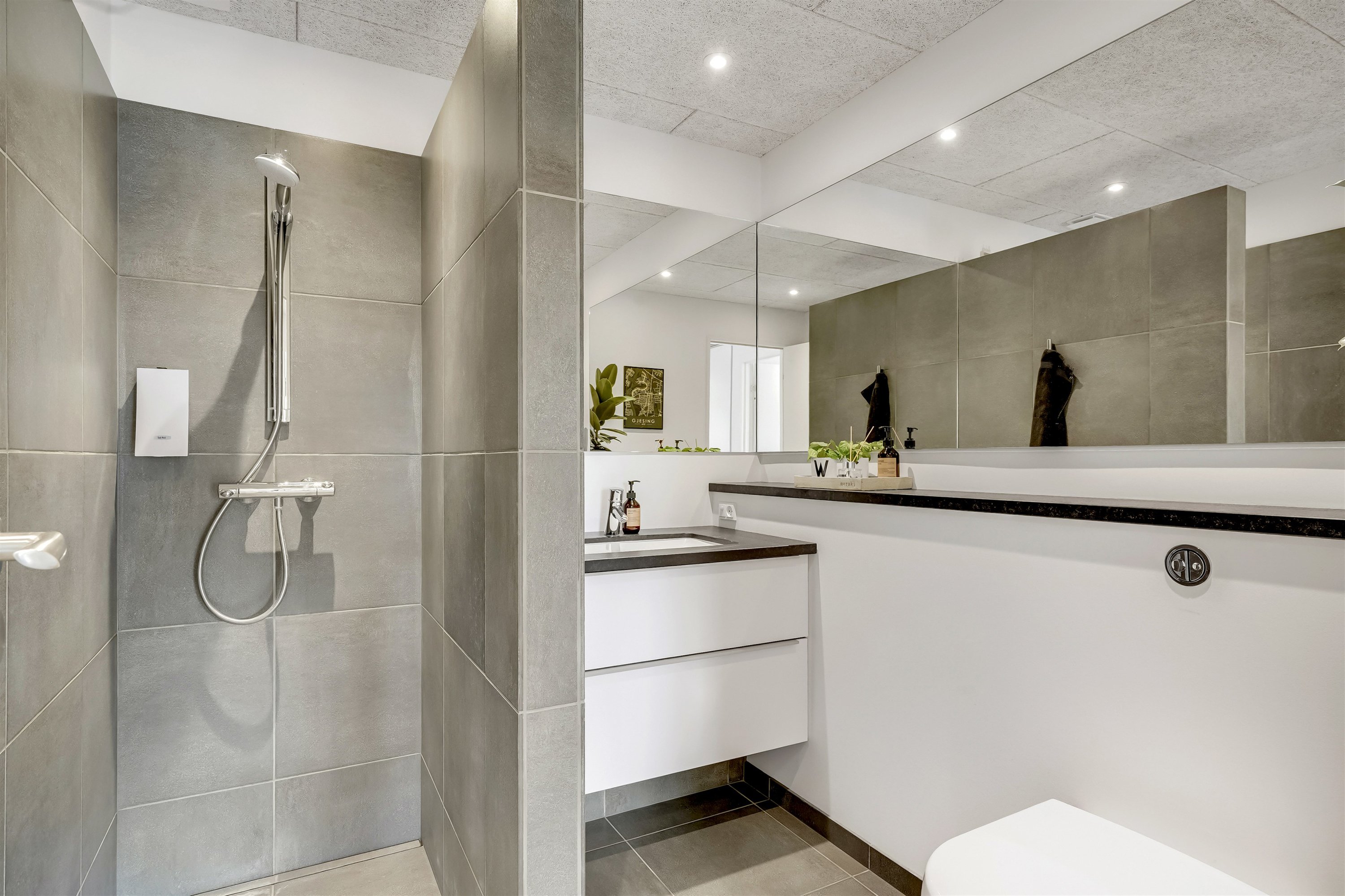 Fremhævet badeværelse billede i fuldskærmstilstand. Billede af Bjørnevej 8, 6715 Esbjerg N