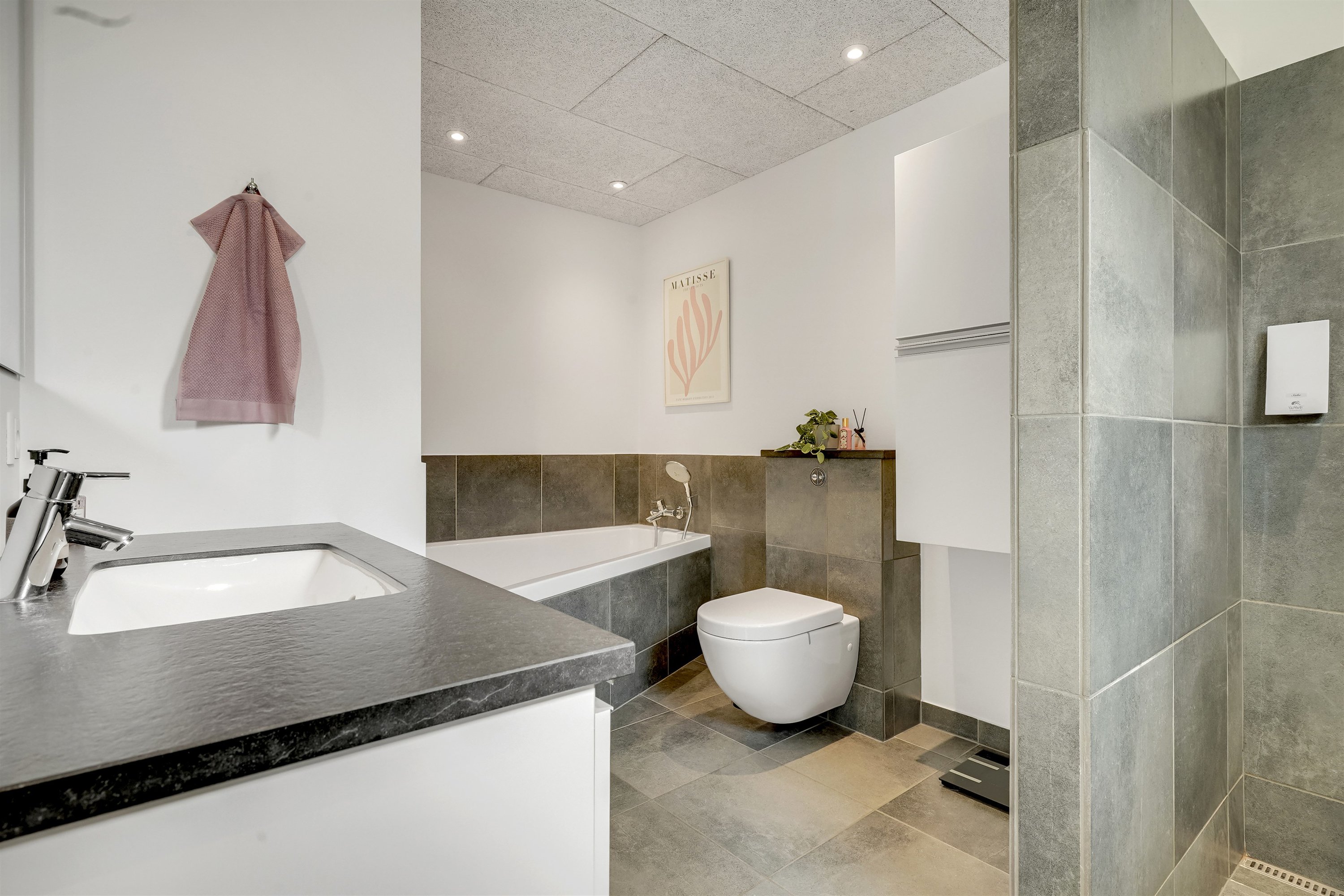 Fremhævet badeværelse billede i fuldskærmstilstand. Billede af Bjørnevej 8, 6715 Esbjerg N