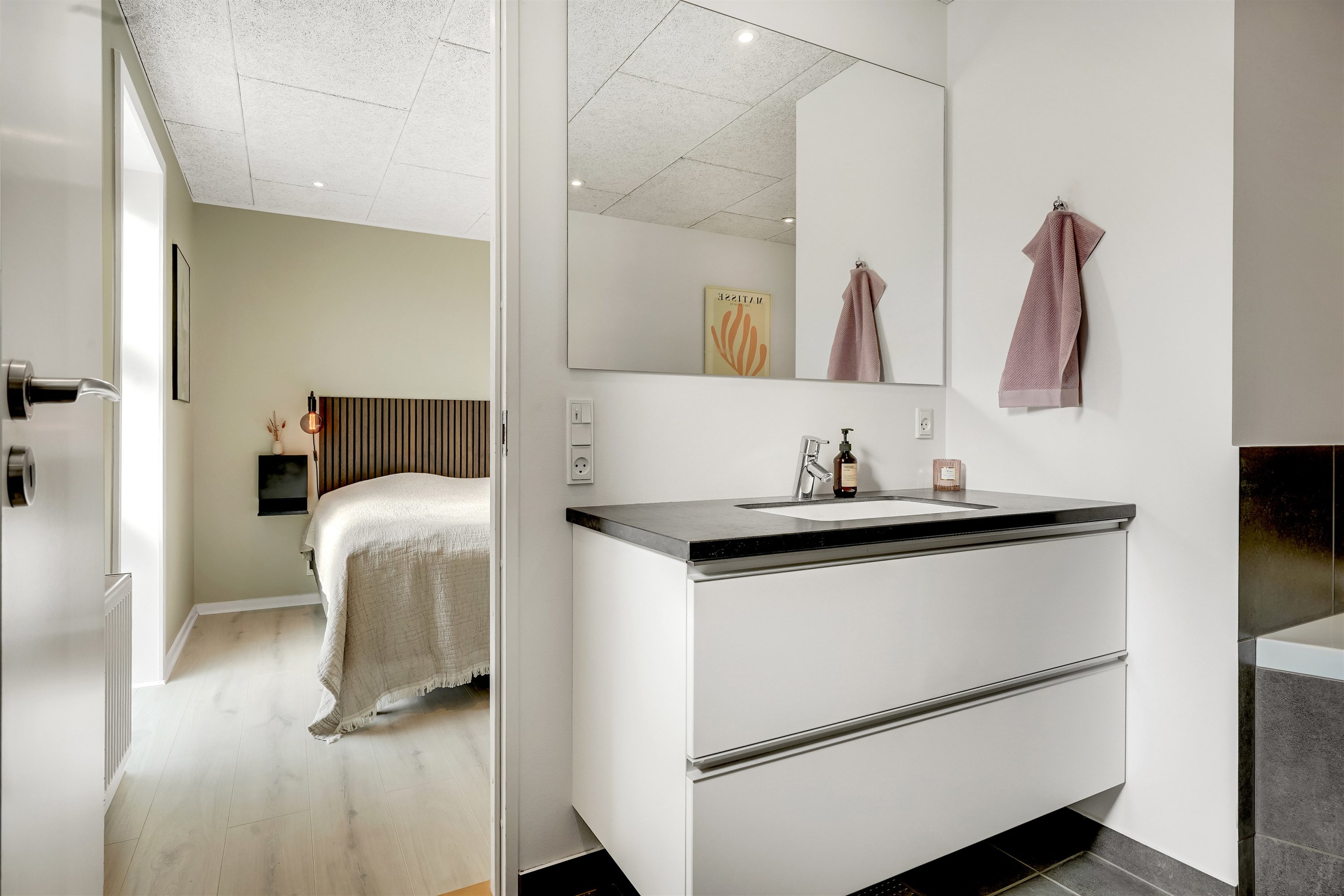 Fremhævet badeværelse billede i fuldskærmstilstand. Billede af Bjørnevej 8, 6715 Esbjerg N