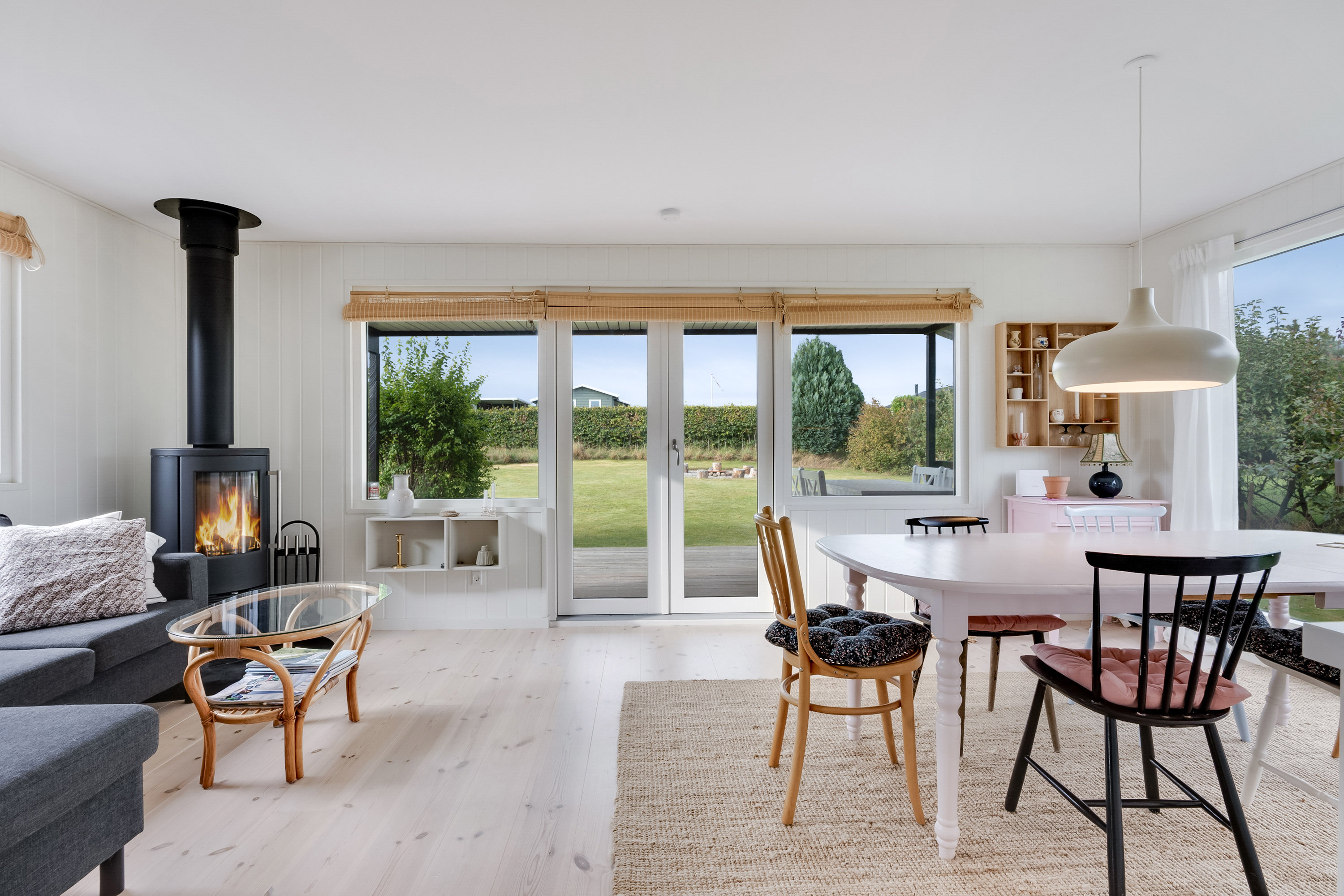 Fremhævet stue billede i fuldskærmstilstand. Billede af Solbakken 22, Skåstrup Str, 5400 Bogense