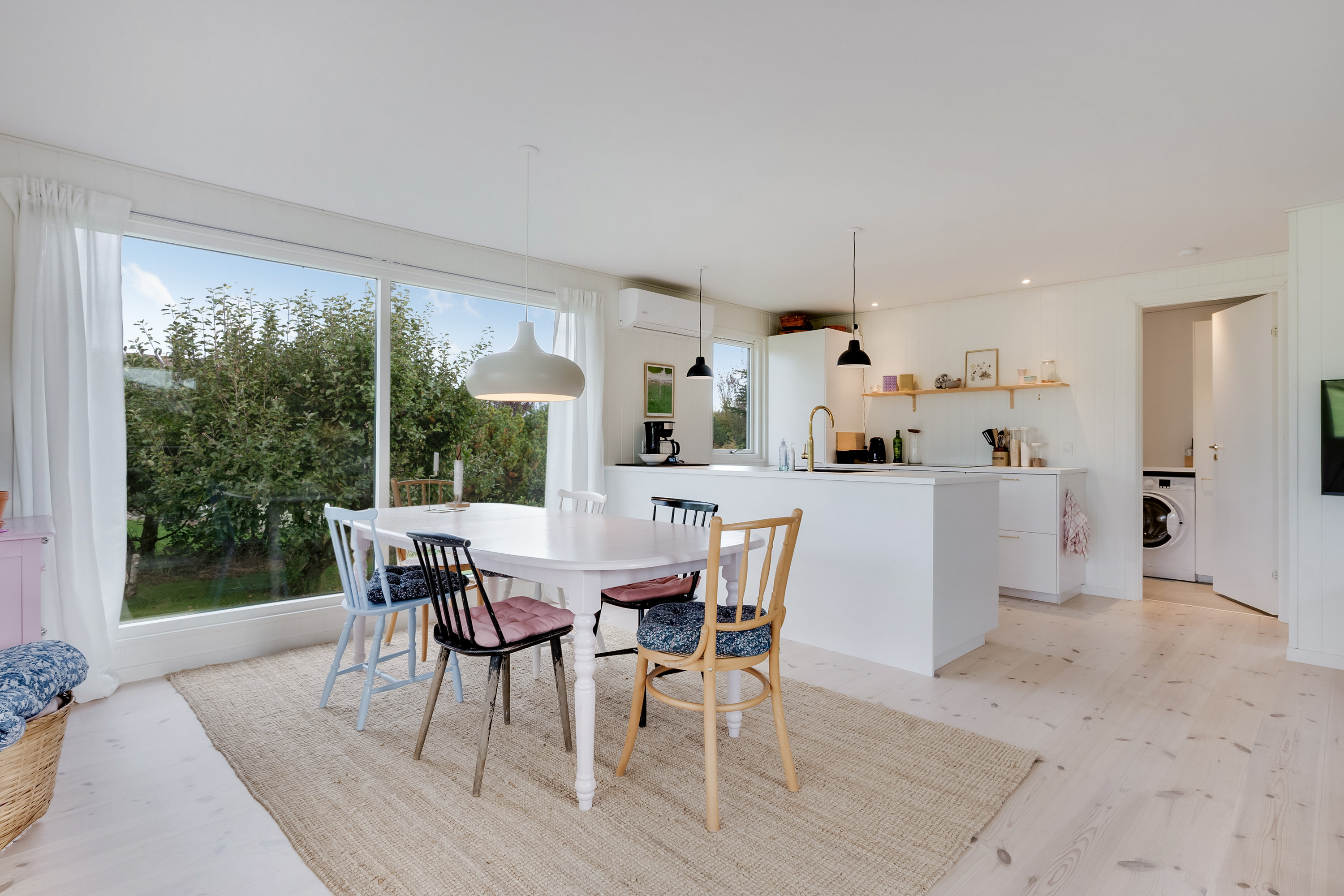 Fremhævet stue billede i fuldskærmstilstand. Billede af Solbakken 22, Skåstrup Str, 5400 Bogense