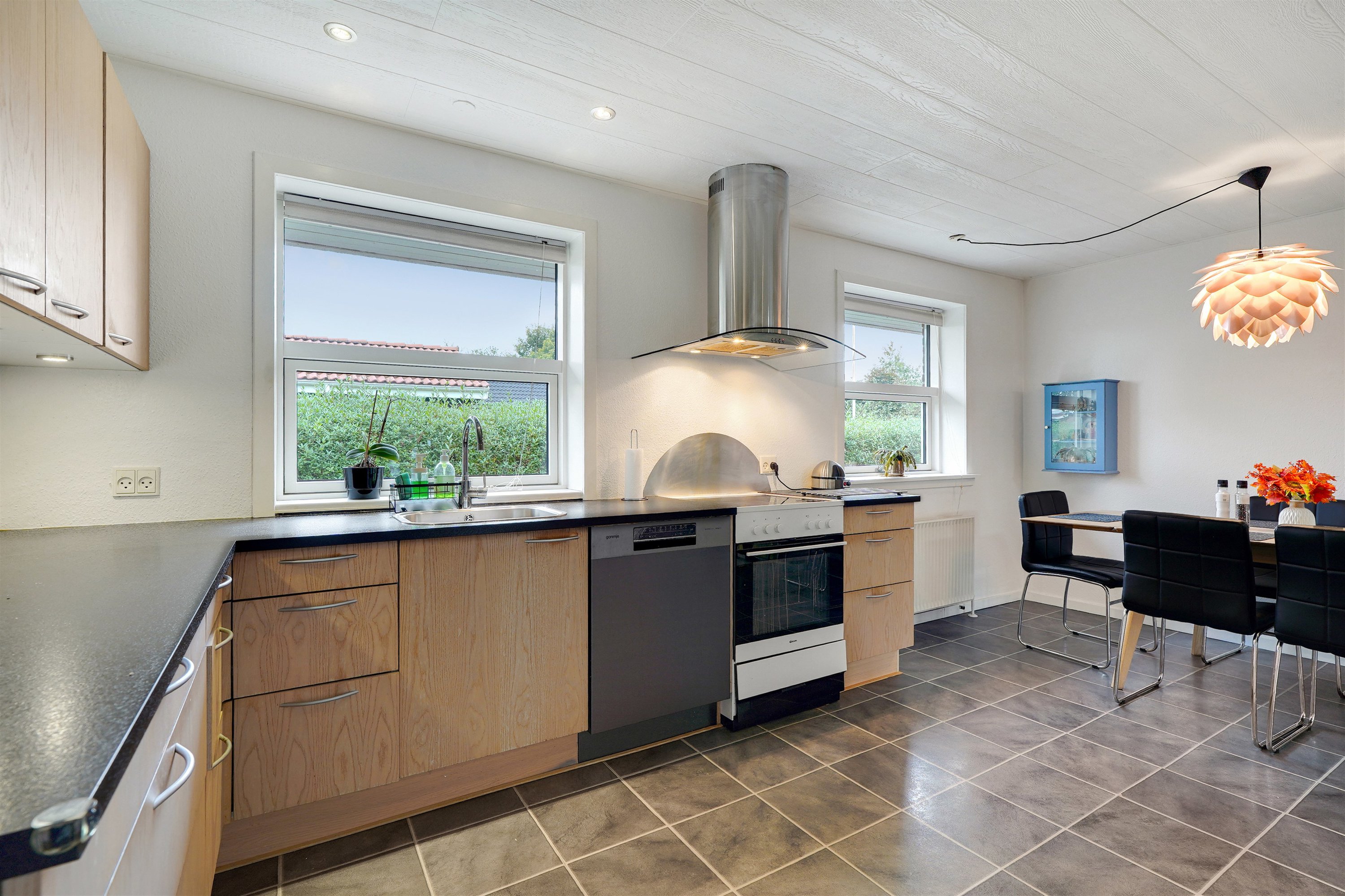 Fremhævet køkken billede i fuldskærmstilstand. Billede af Markskellet 75, 7190 Billund