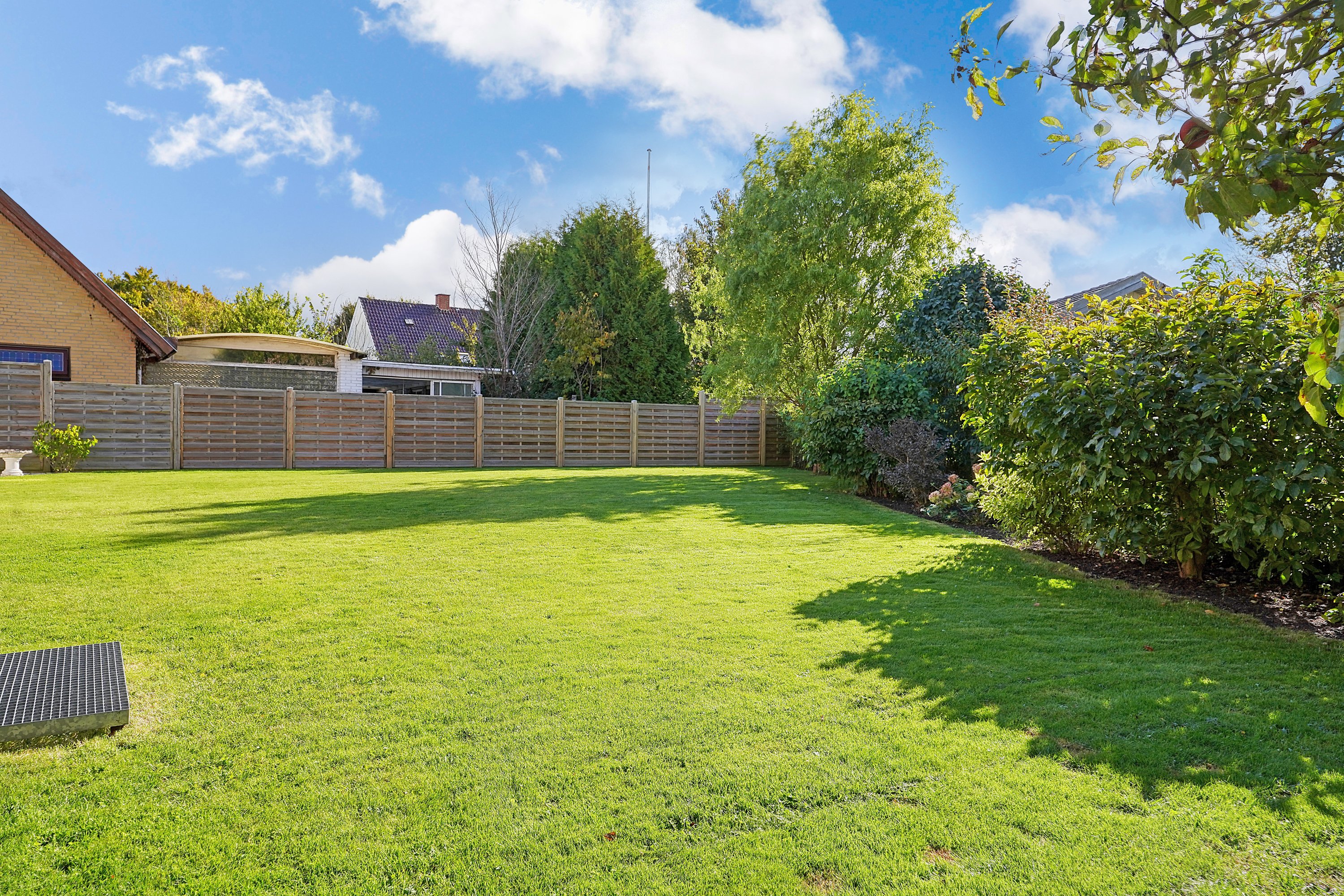 Fremhævet have billede i fuldskærmstilstand. Billede af Rosenalle 7, 3320 Skævinge