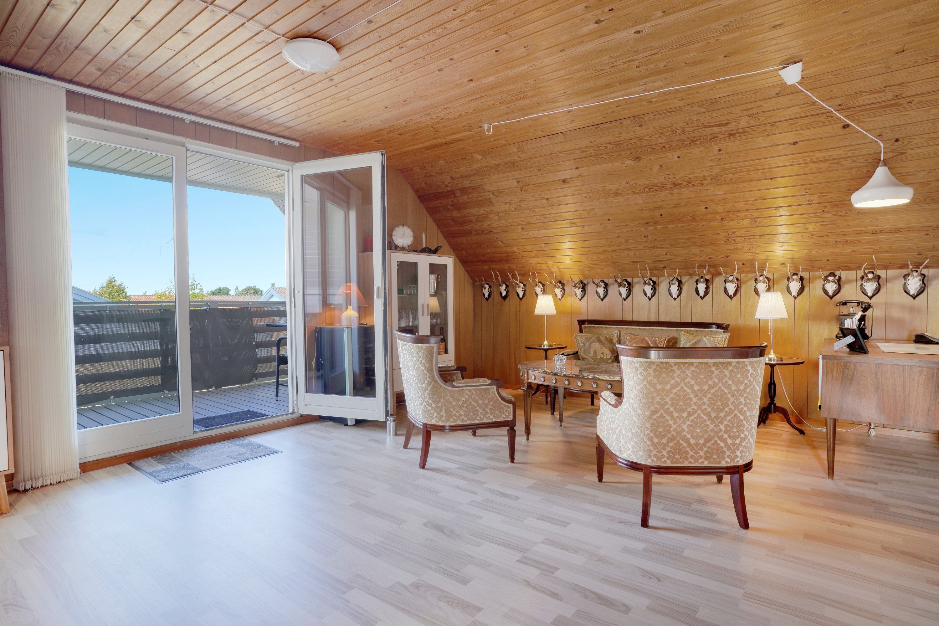 Fremhævet stue billede i fuldskærmstilstand. Billede af Rosenalle 7, 3320 Skævinge