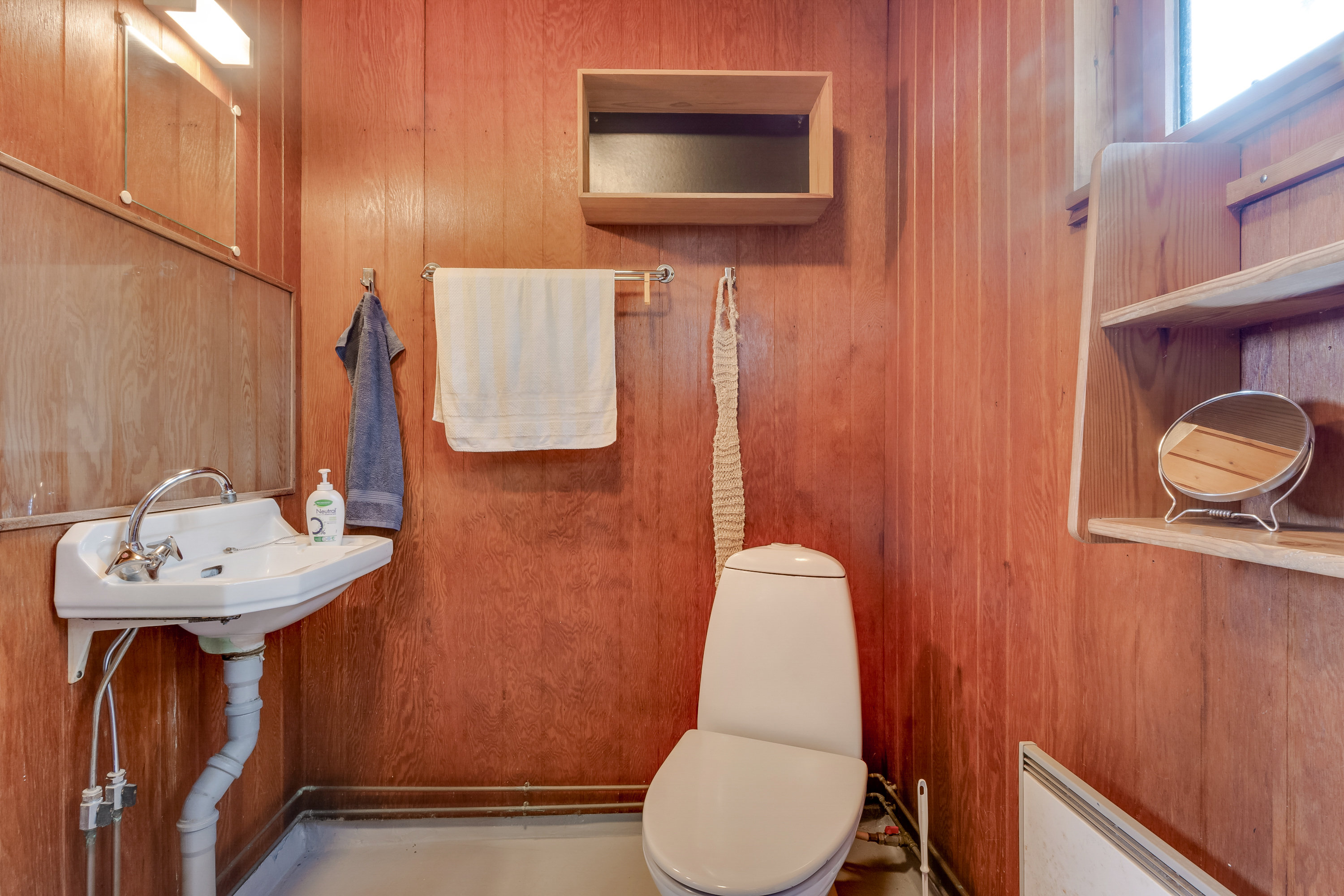 Fremhævet toilet billede i fuldskærmstilstand. Billede af Dæmningen 3, Strib, 5500 Middelfart