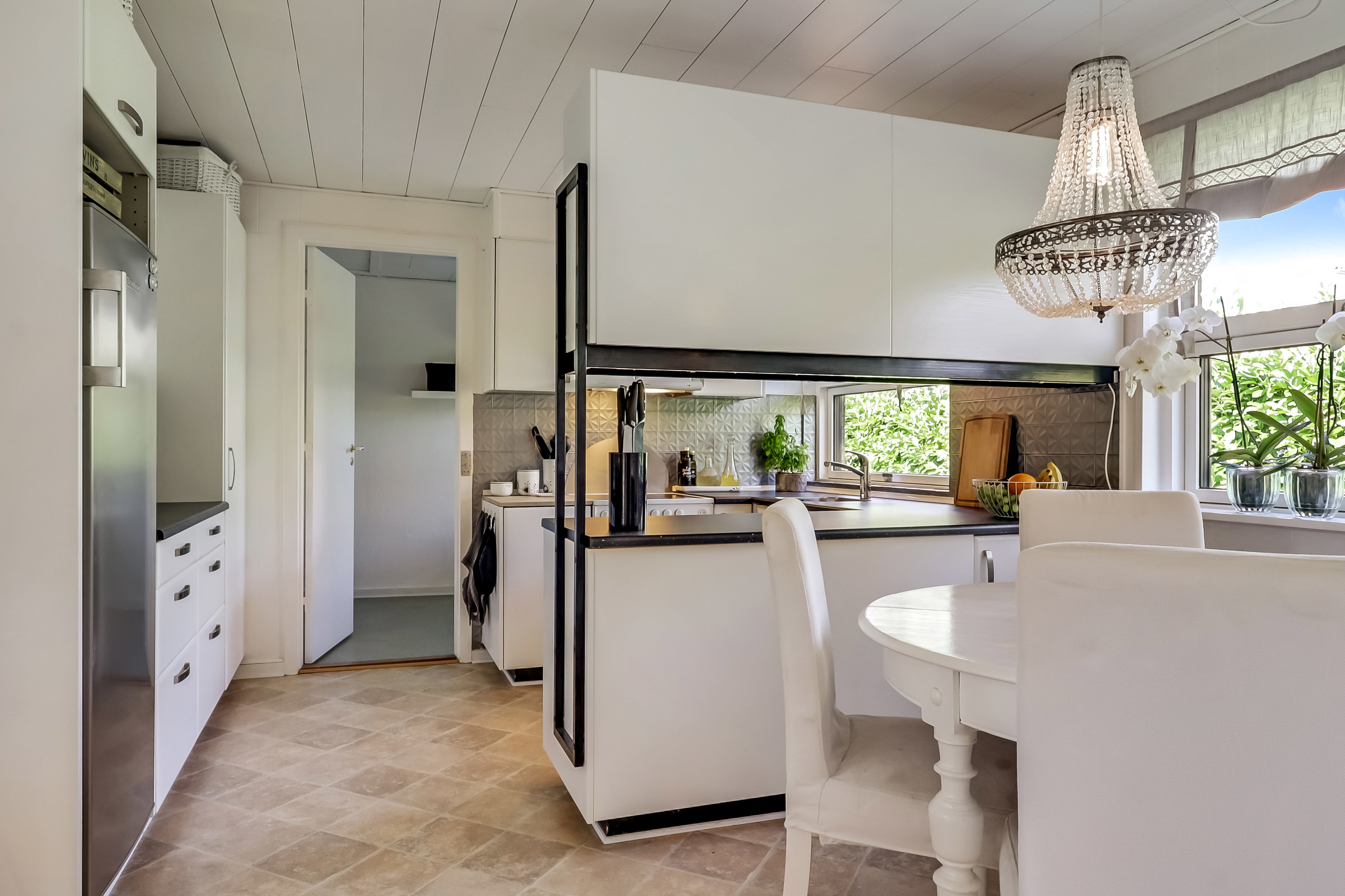 Fremhævet køkken billede i fuldskærmstilstand. Billede af Kobberbæksvej 99, 5700 Svendborg