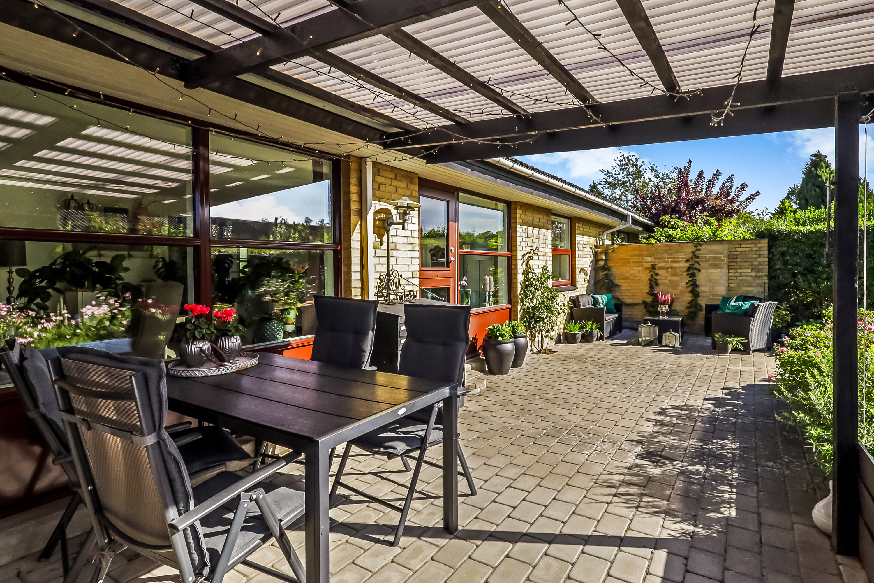 Fremhævet terrasse billede i fuldskærmstilstand. Billede af Kobberbæksvej 99, 5700 Svendborg