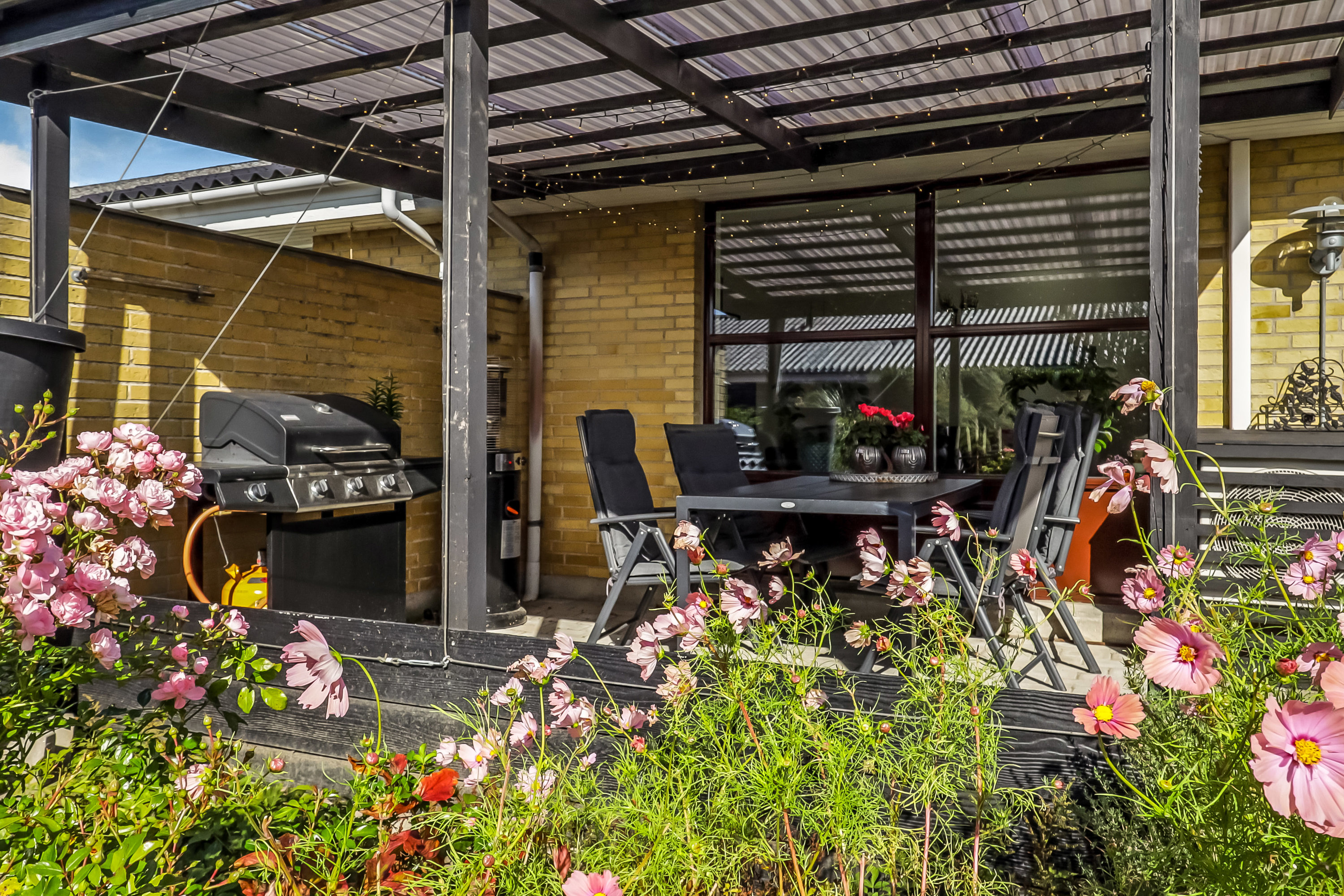 Fremhævet terrasse billede i fuldskærmstilstand. Billede af Kobberbæksvej 99, 5700 Svendborg