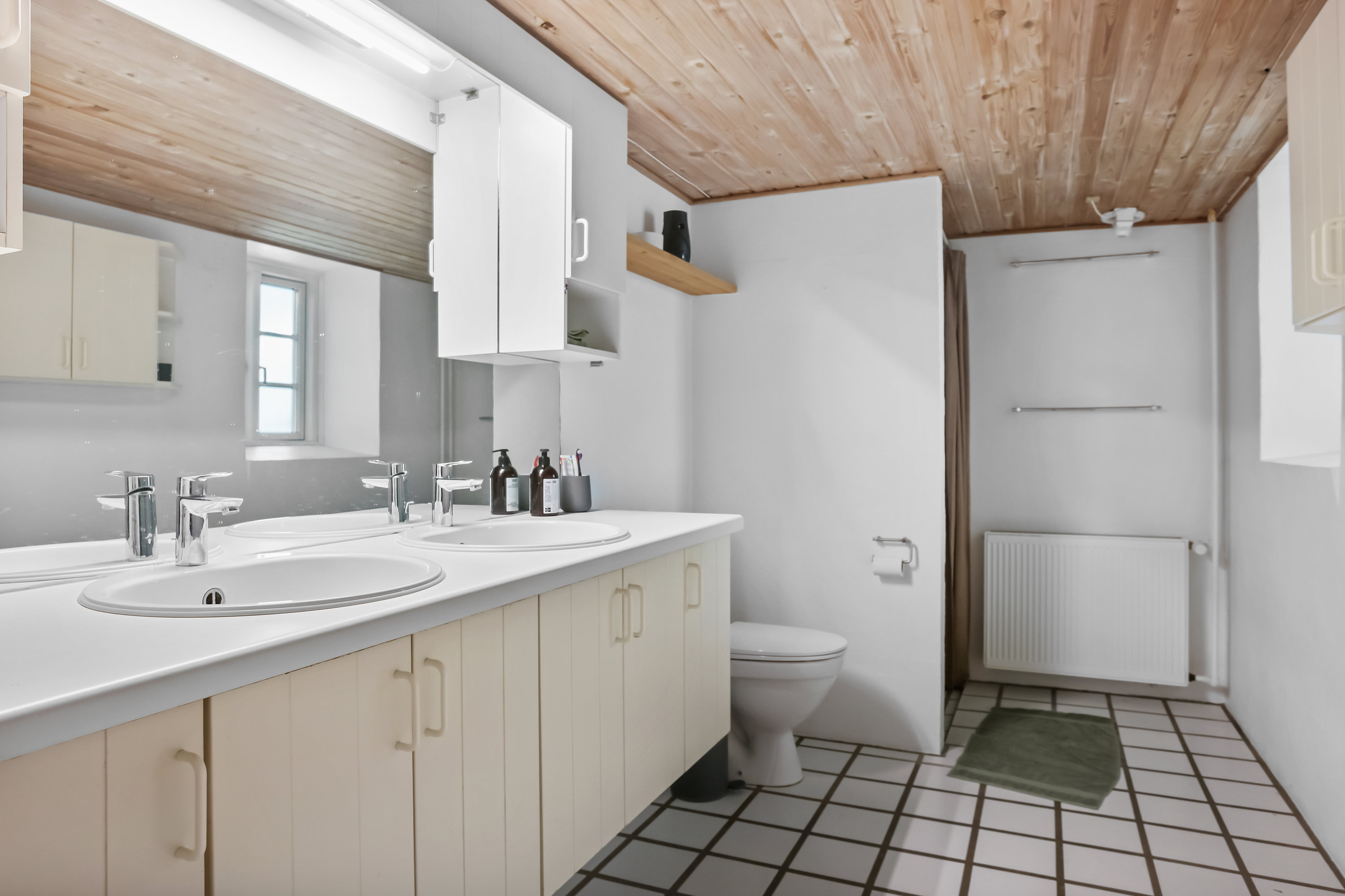 Fremhævet badeværelse billede i fuldskærmstilstand. Billede af Sjørup Mark 3, Vroue, 8800 Viborg