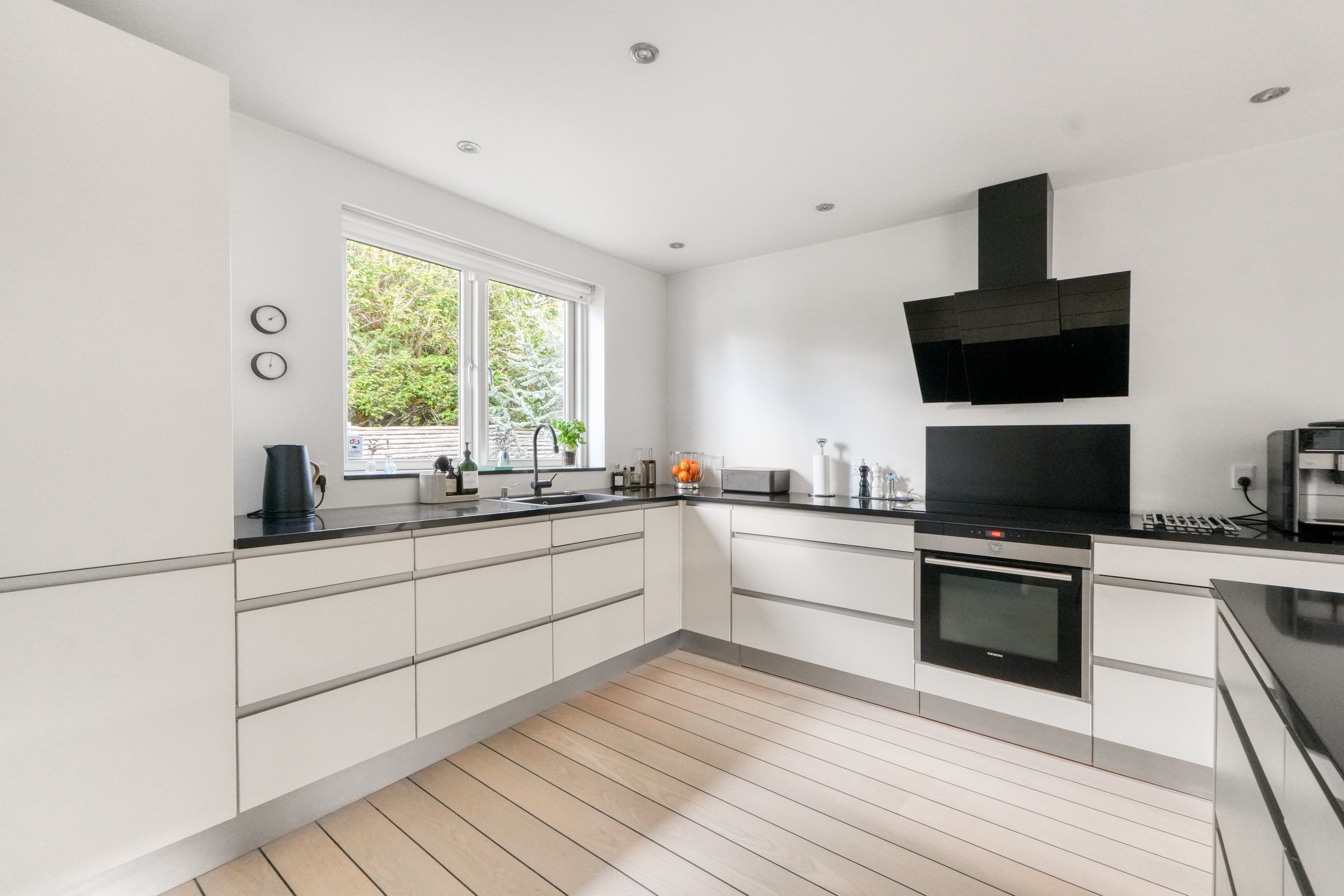 Fremhævet andet billede i fuldskærmstilstand. Billede af Sjælsøvej 57, 3460 Birkerød