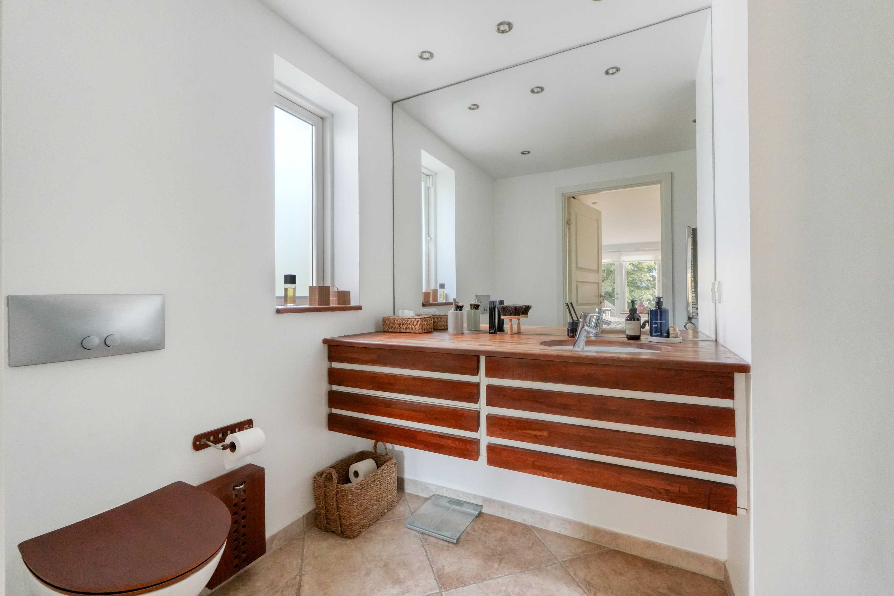 Fremhævet andet billede i fuldskærmstilstand. Billede af Sjælsøvej 57, 3460 Birkerød