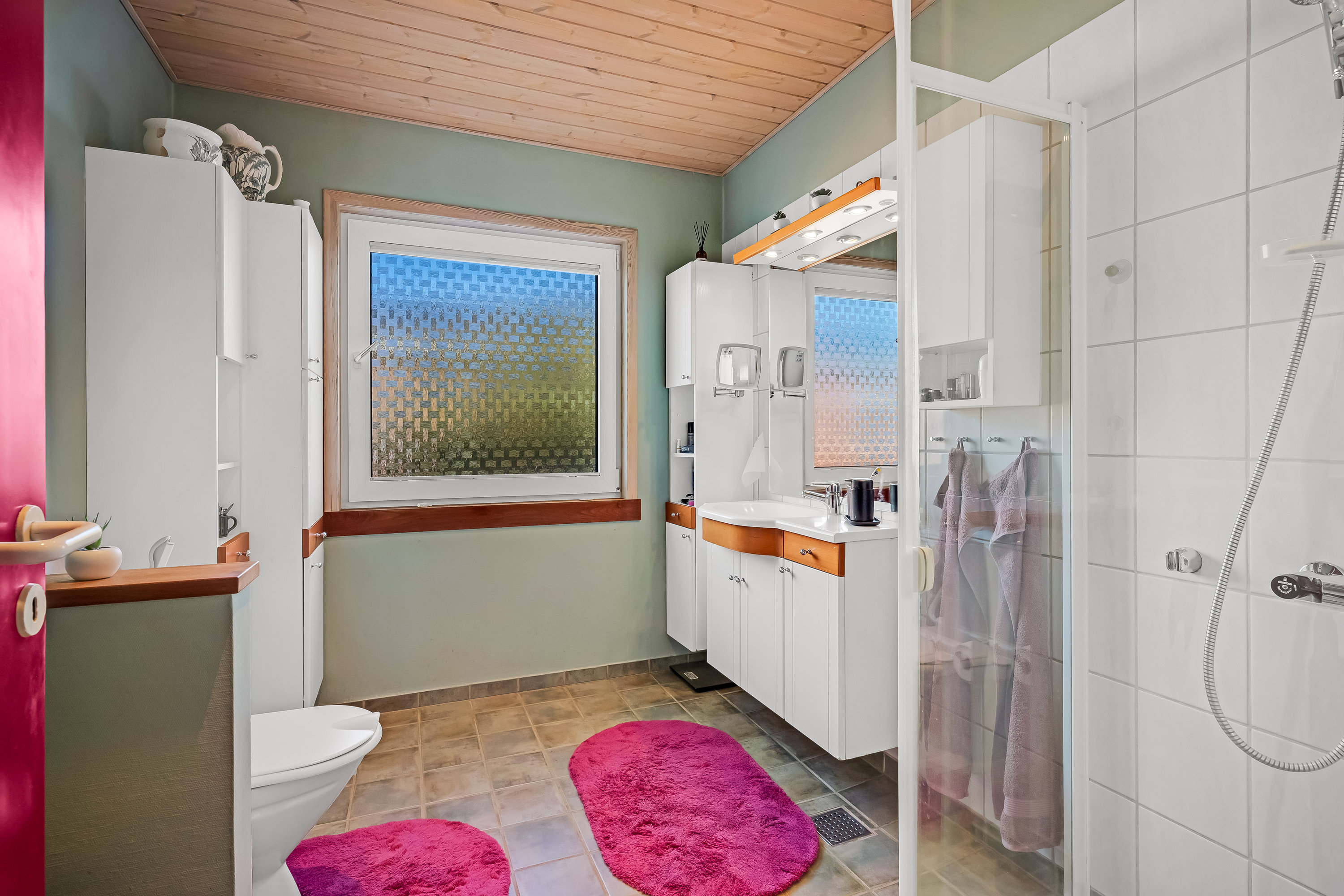 Fremhævet badeværelse billede i fuldskærmstilstand. Billede af Nørregade 8, 6960 Hvide Sande