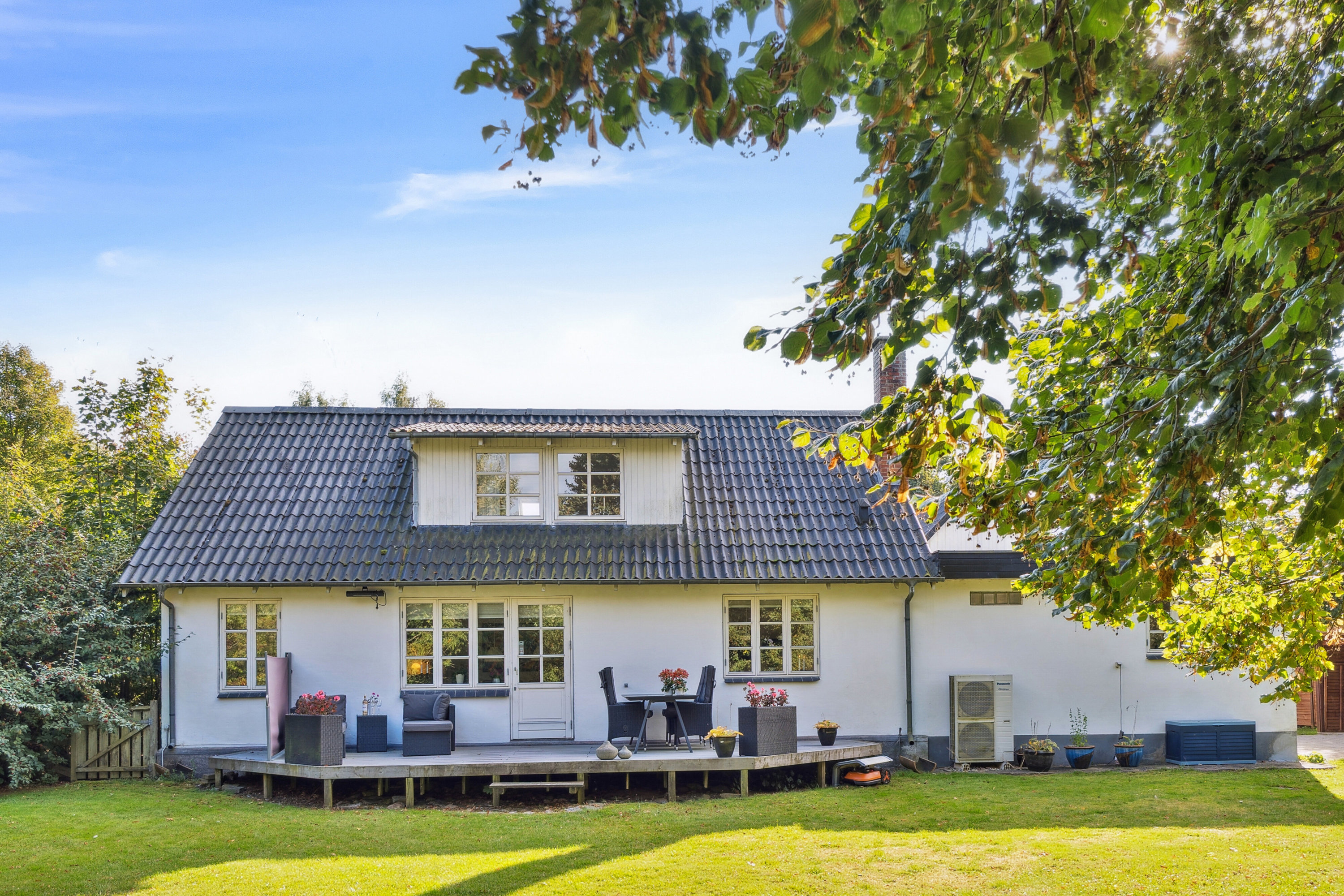 Miniaturebillede 1: ejendommen. Billede af Skolegade 32, 8723 Løsning