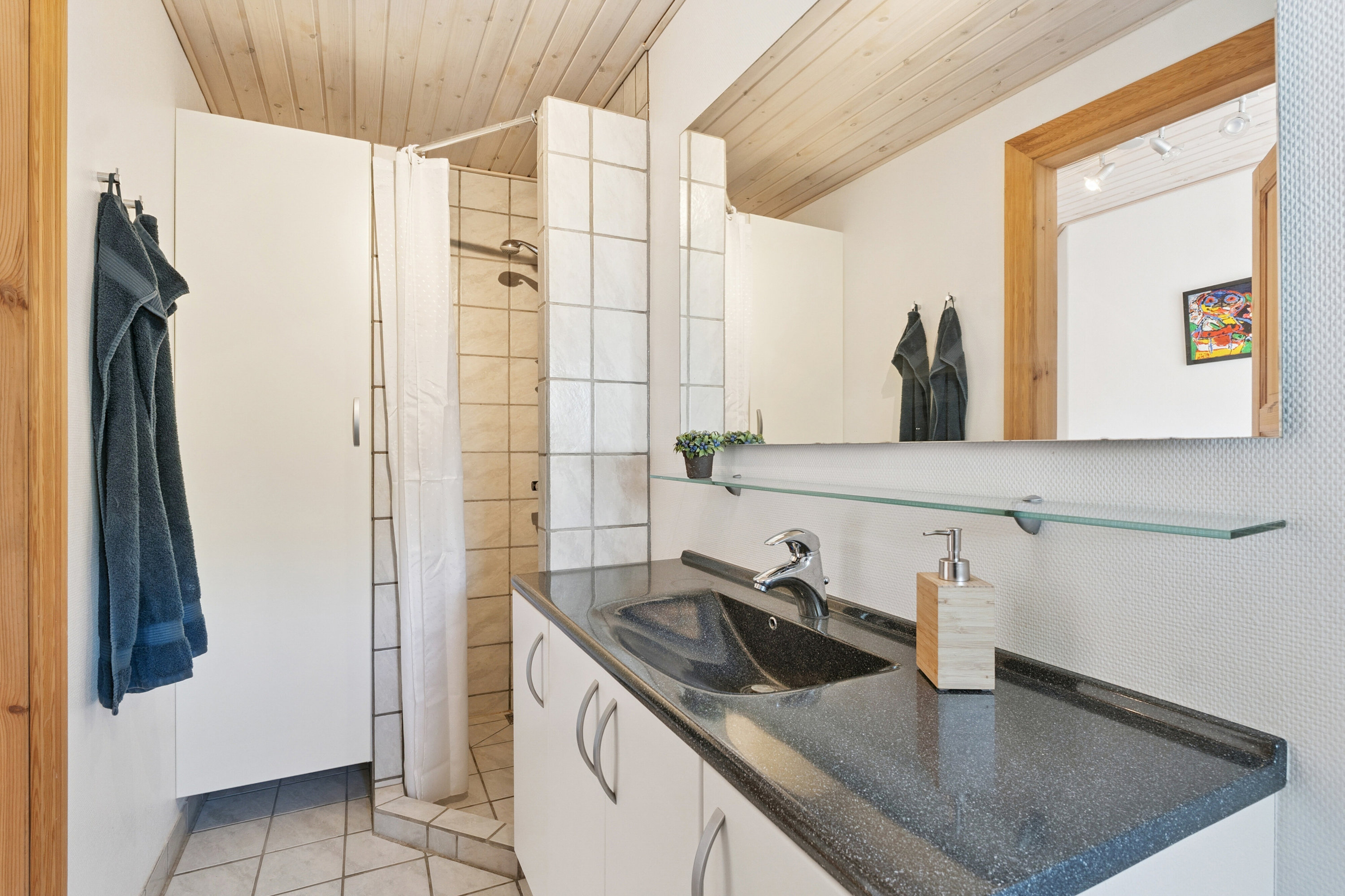 Fremhævet badeværelse billede i fuldskærmstilstand. Billede af Skolegade 32, 8723 Løsning