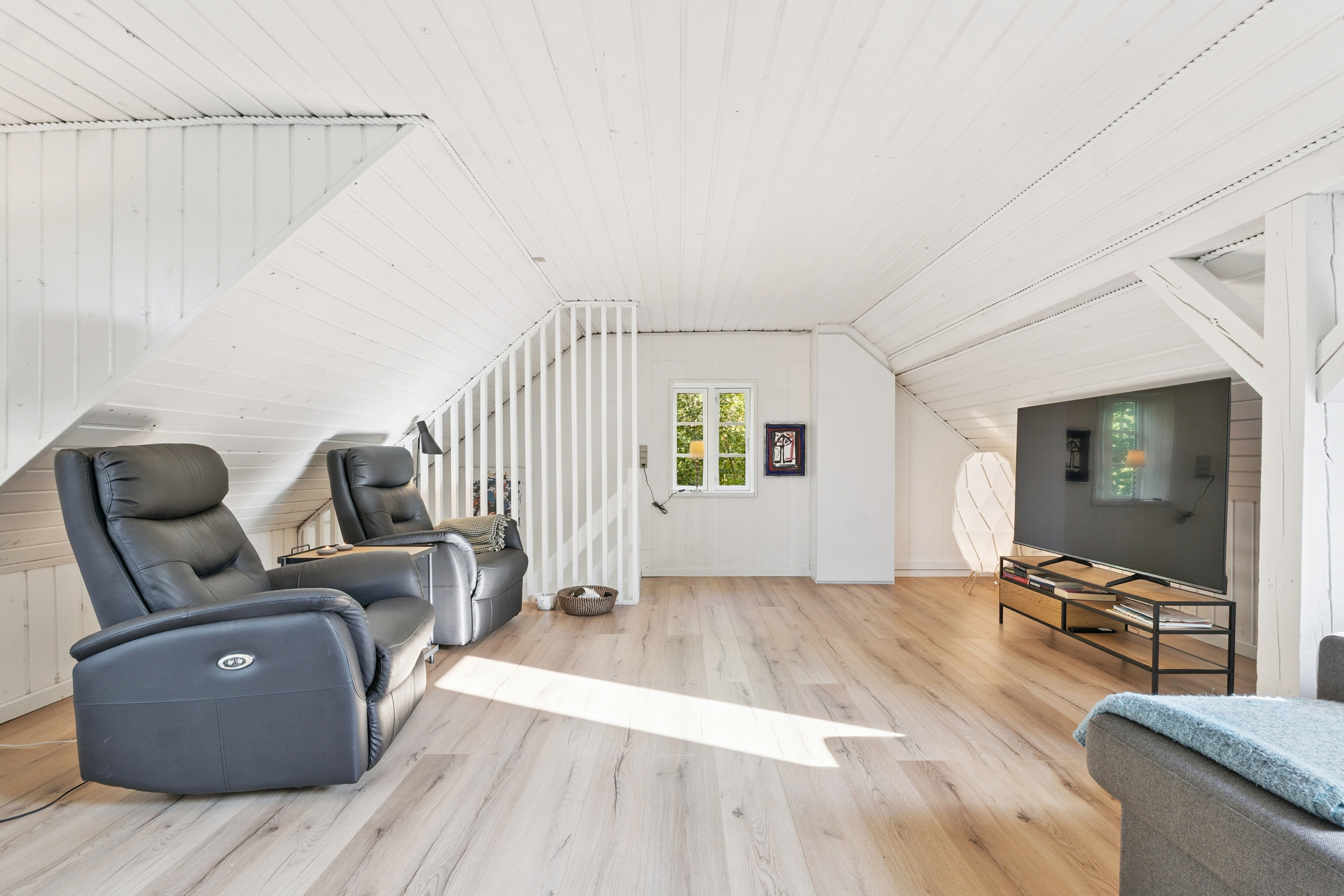 Fremhævet stue billede i fuldskærmstilstand. Billede af Skolegade 32, 8723 Løsning