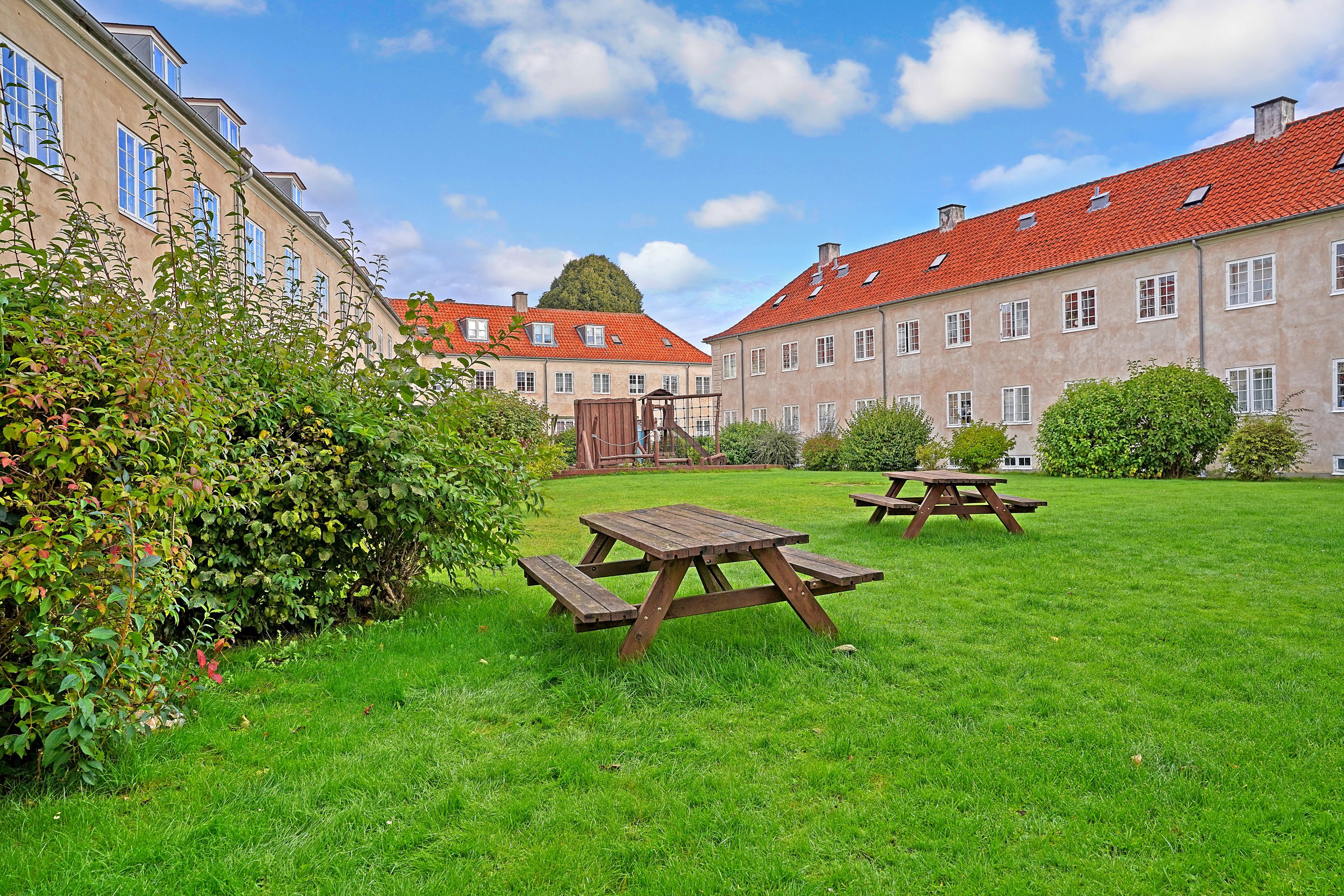 Fremhævet gårdmiljø billede i fuldskærmstilstand. Billede af Bragesvej 7, 1. tv., 3000 Helsingør