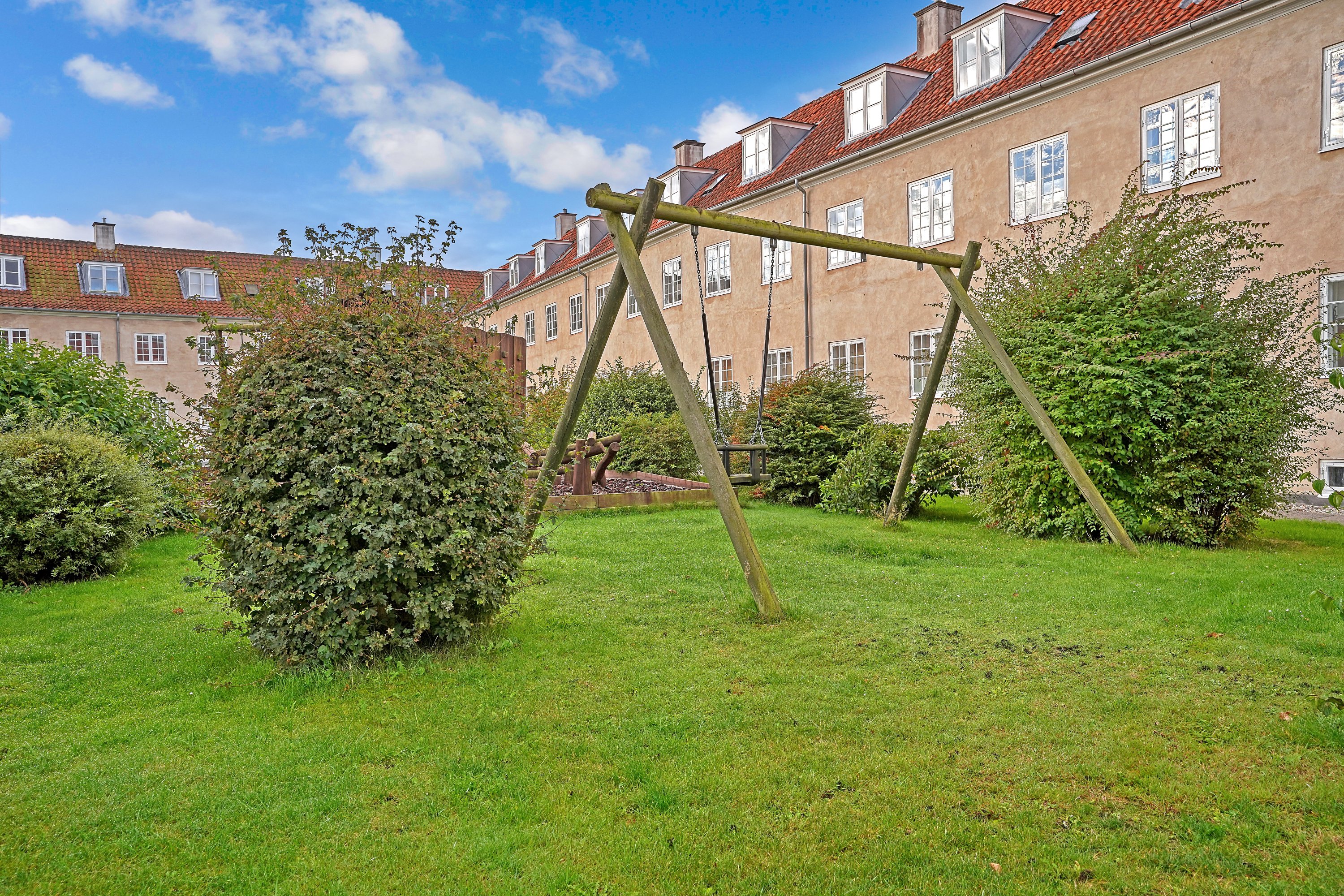Fremhævet gårdmiljø billede i fuldskærmstilstand. Billede af Bragesvej 7, 1. tv., 3000 Helsingør