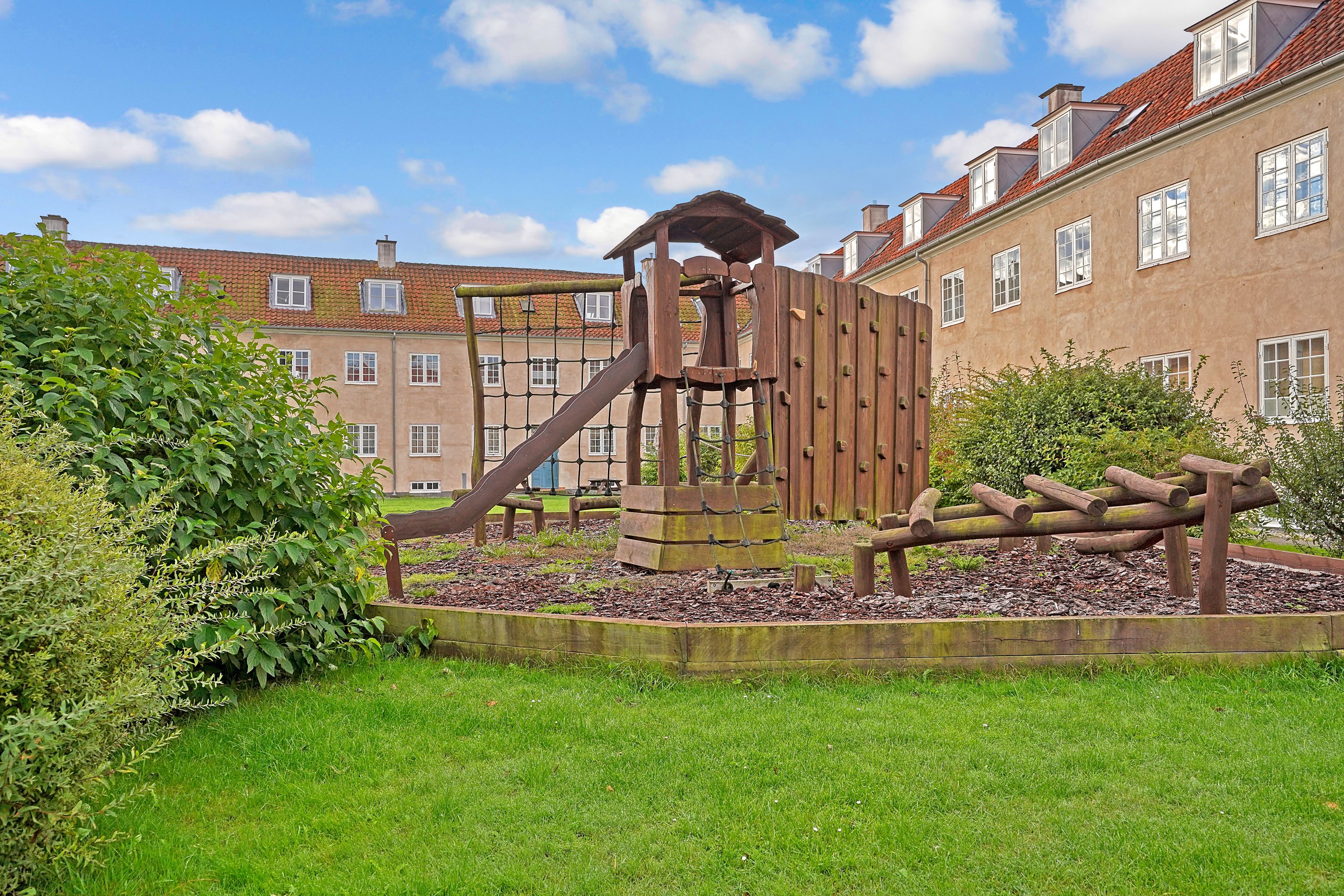 Fremhævet gårdmiljø billede i fuldskærmstilstand. Billede af Bragesvej 7, 1. tv., 3000 Helsingør