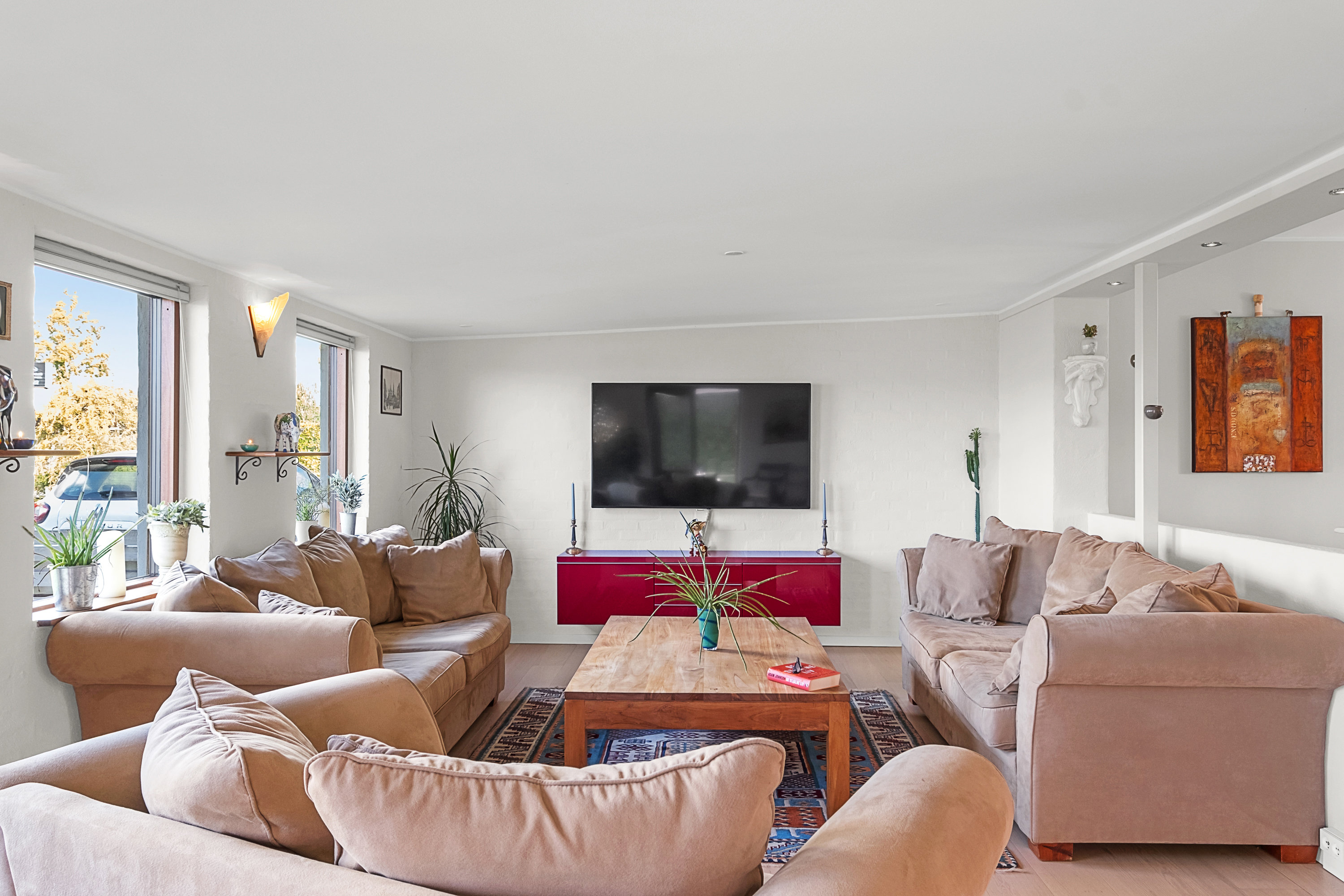 Fremhævet stue billede i fuldskærmstilstand. Billede af Åvangen 2, 8520 Lystrup