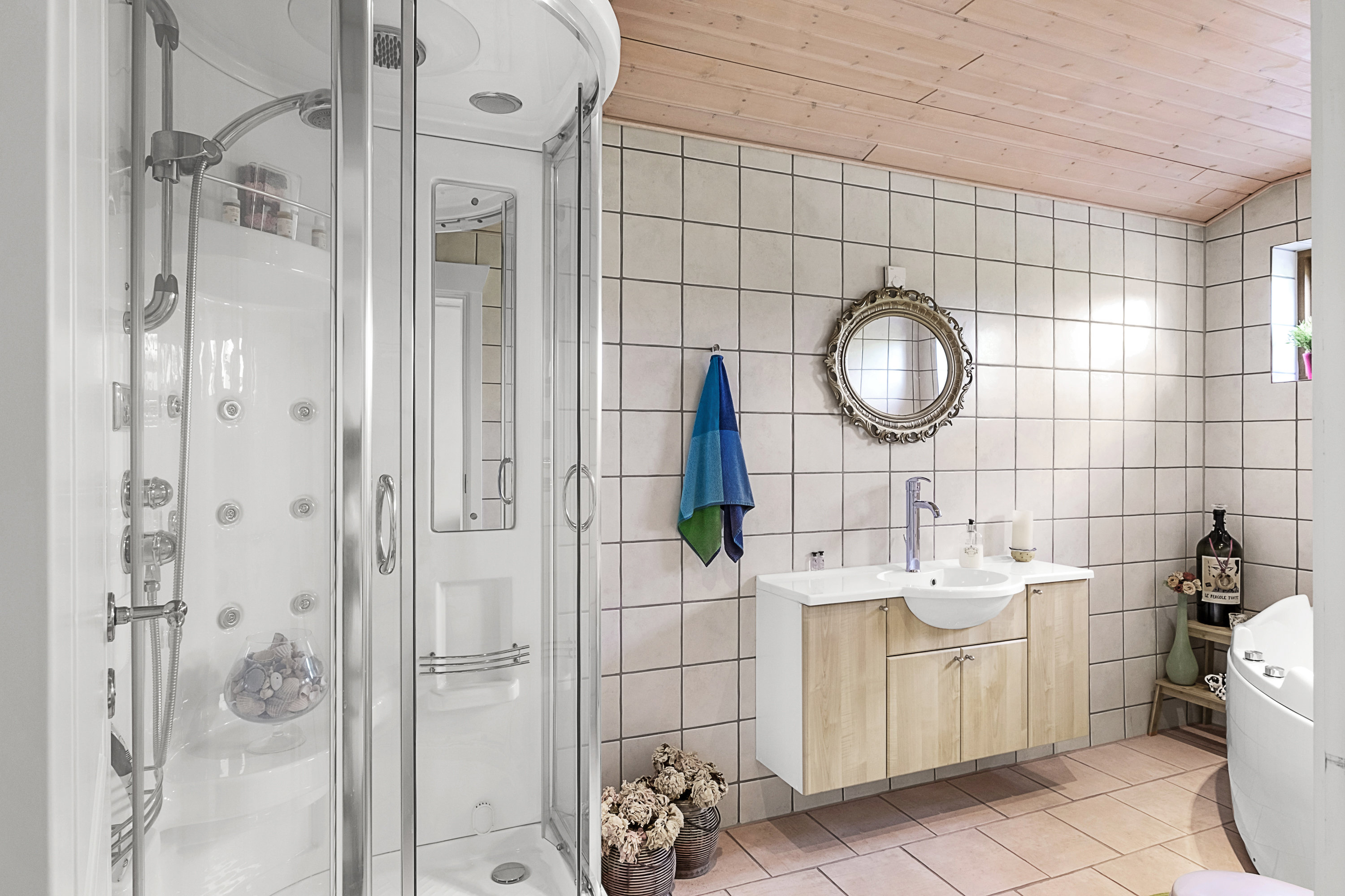 Fremhævet badeværelse billede i fuldskærmstilstand. Billede af Åvangen 2, 8520 Lystrup