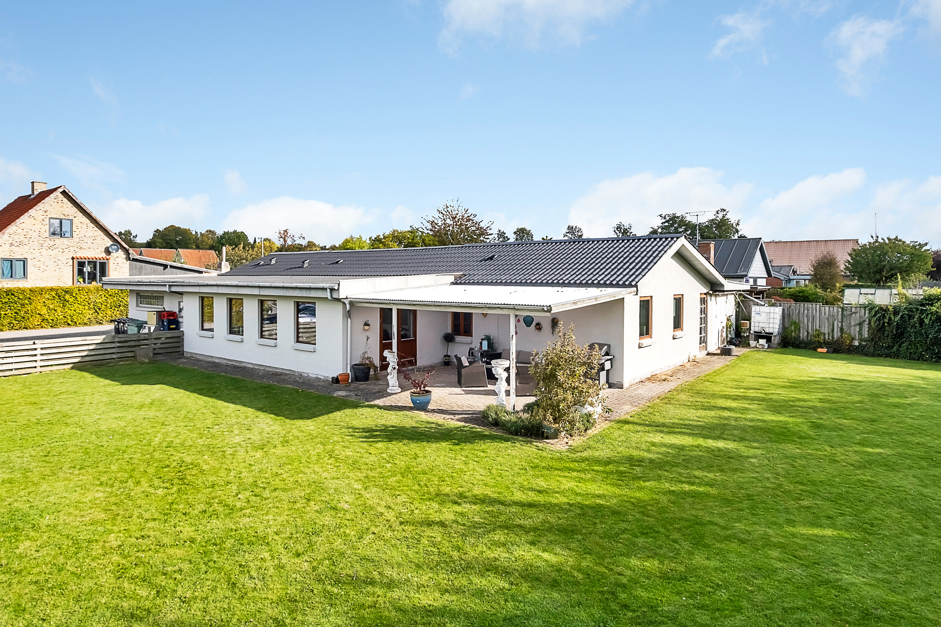 Villa: Facade på Åvangen 2, 8520 Lystrup