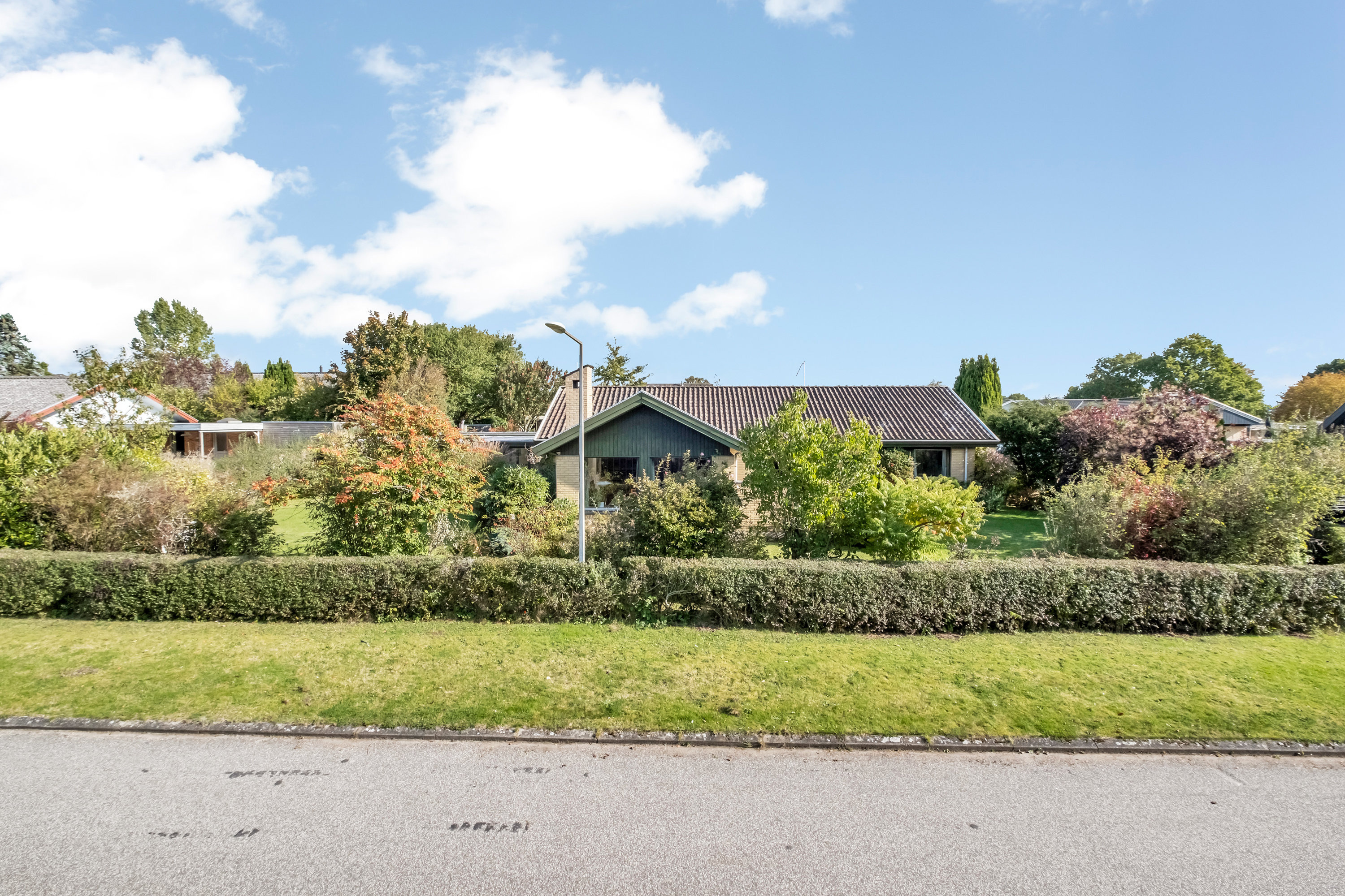 Fremhævet facade billede i fuldskærmstilstand. Billede af Hyldehaven 49, 8520 Lystrup