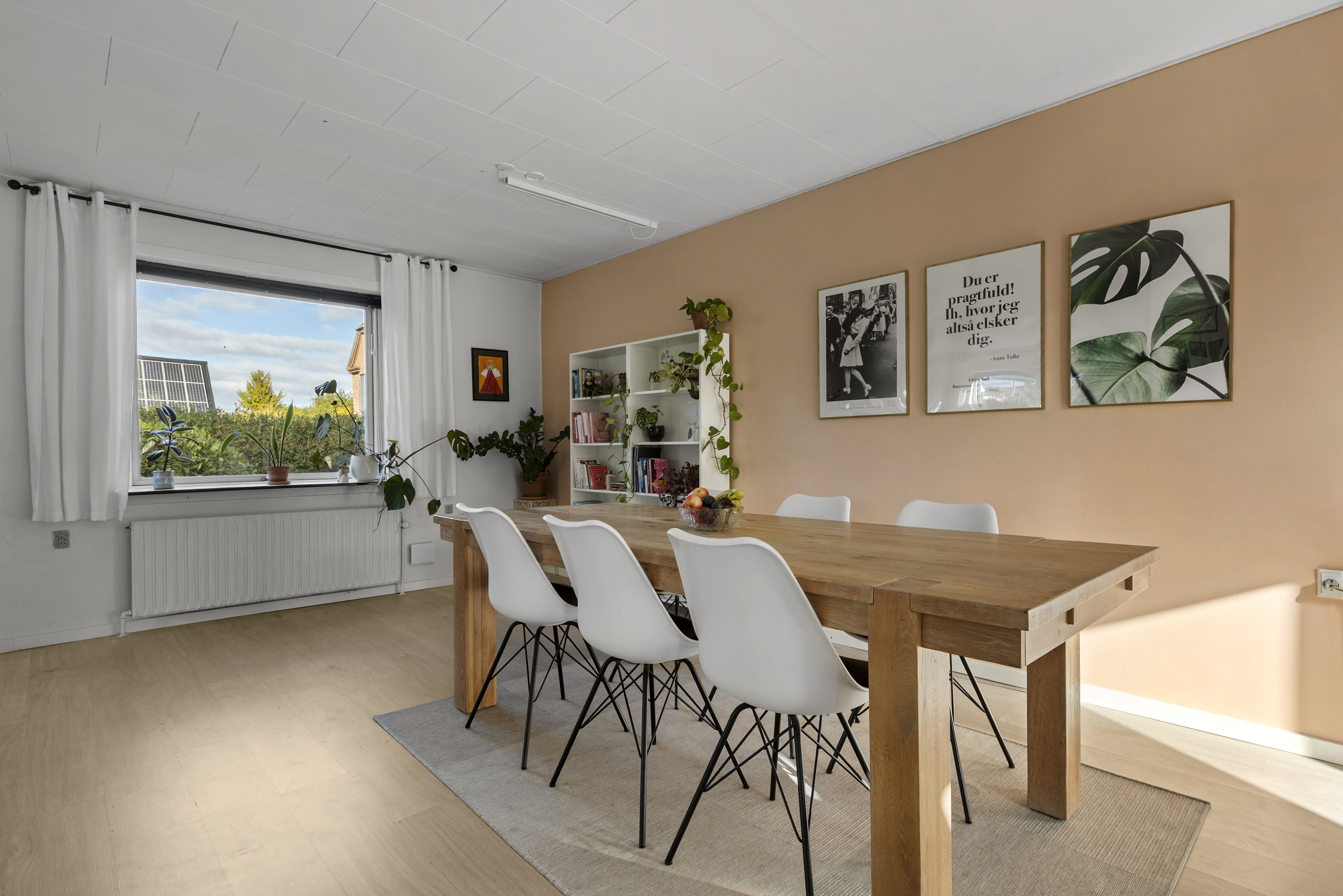 Fremhævet stue billede i fuldskærmstilstand. Billede af Holbækvej 14, 4400 Kalundborg